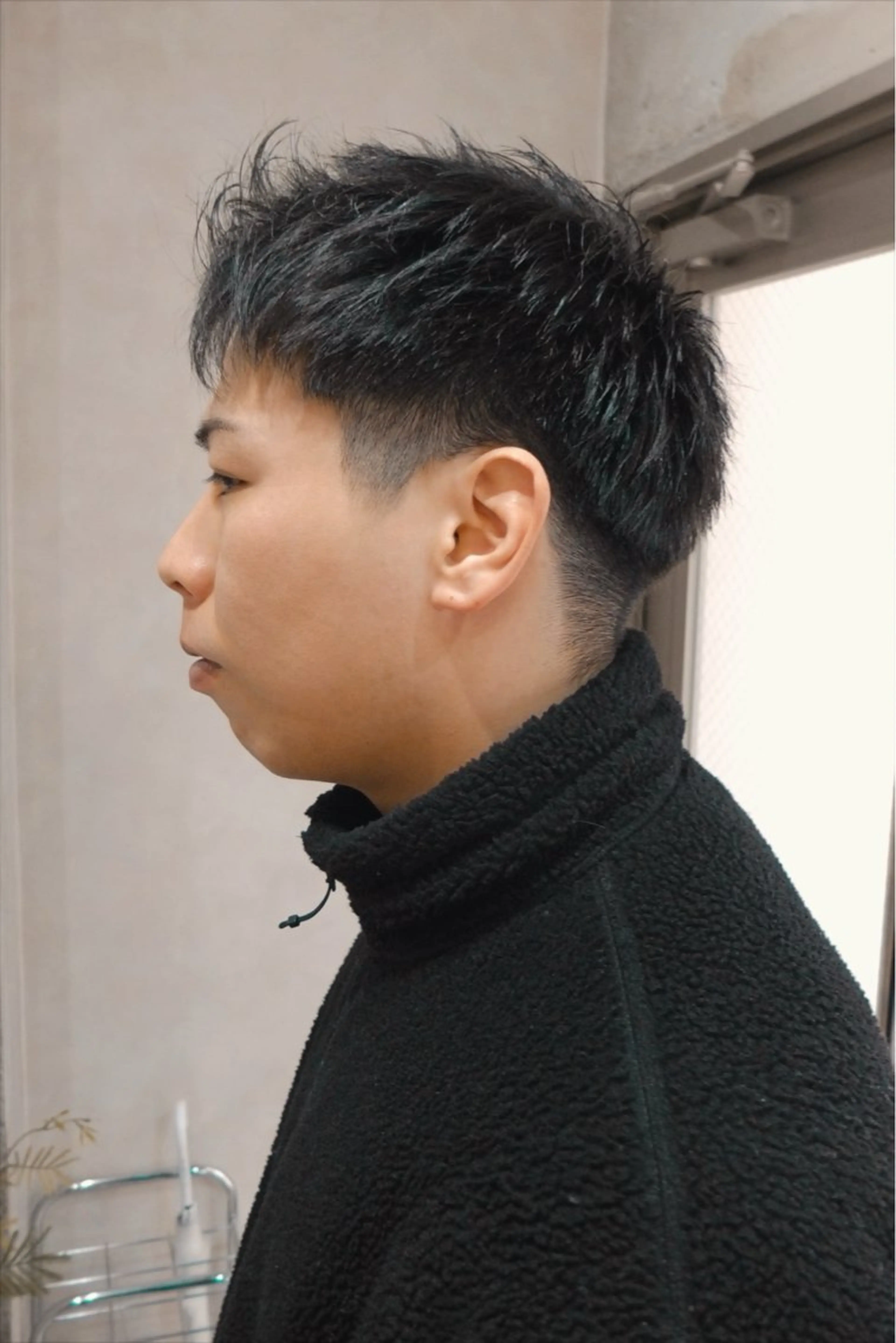 ショート メンズ センターパート ダウンパーマ フェザーパーマ メンズハイライト メンズインナーカラー 藤崎百道メンズカット Zina/森井唯央のヘアスタイル