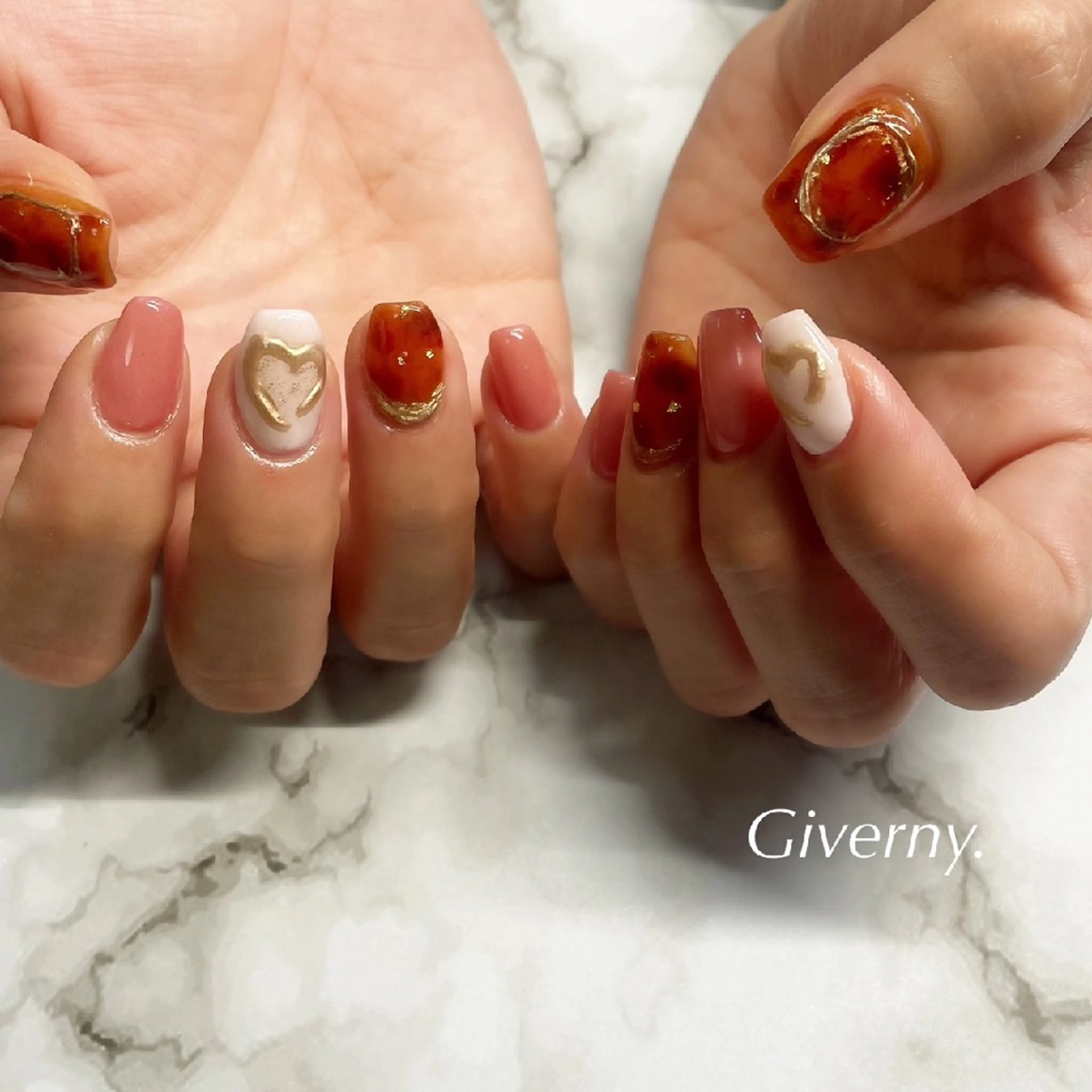 ネイル べっ甲ネイル ハート ハンドネイル Giverny .のネイルデザイン