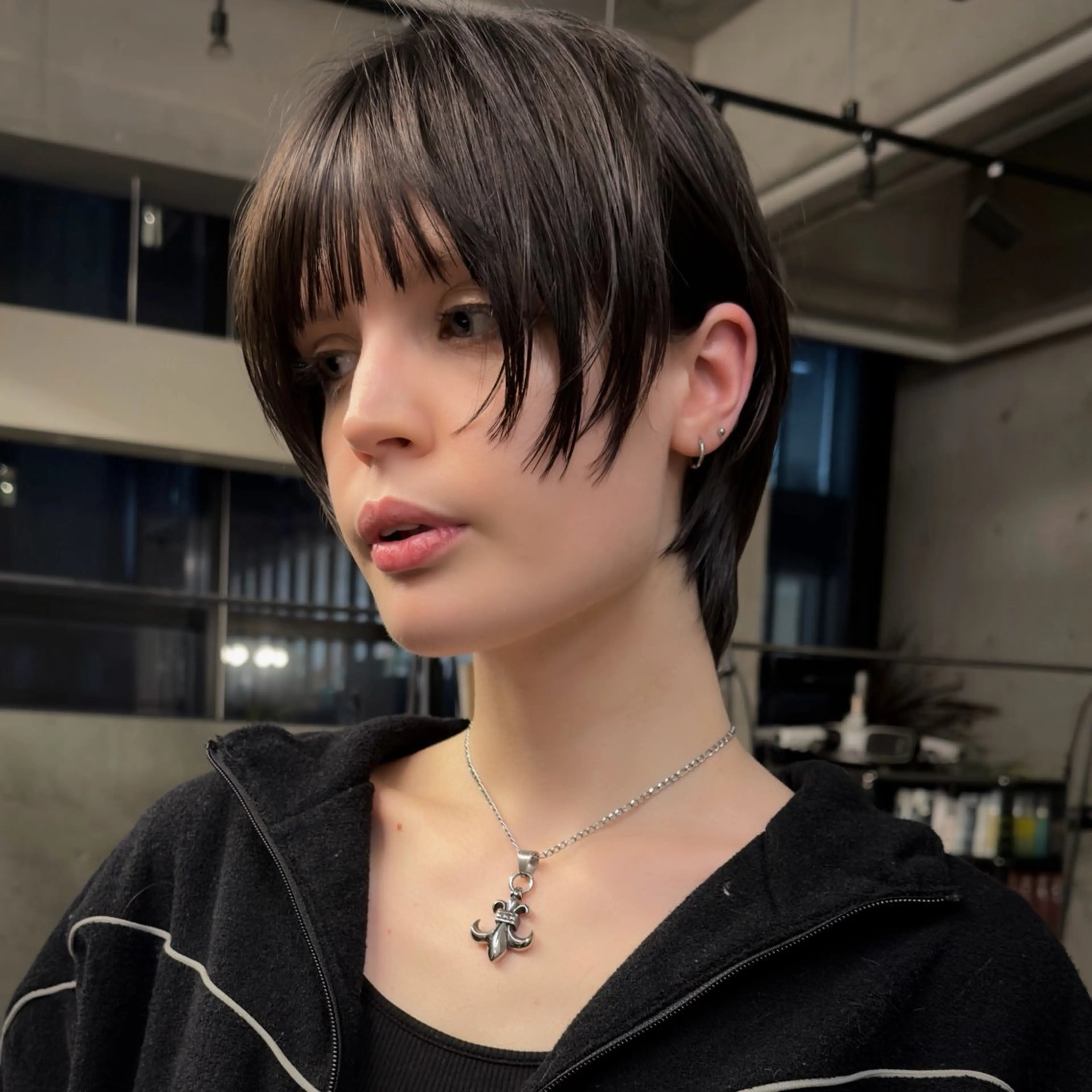 ショート カラー カット ヘアカラー ウルフ/レイヤー/ ブリーチカラーのヘアスタイル