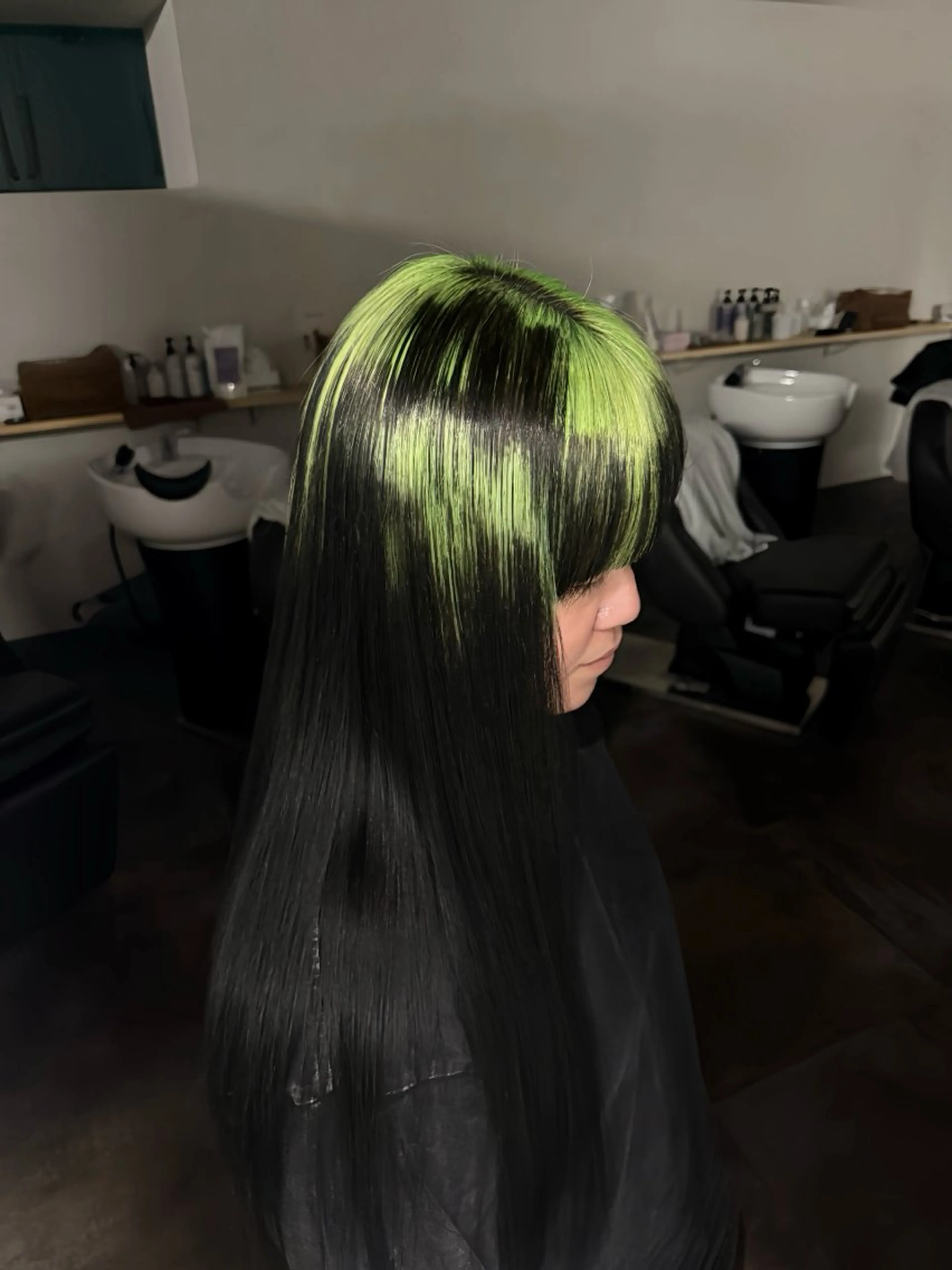 カラー 黒髪 ヘアカラー lin.ブリーチ デザインカラーのヘアスタイル