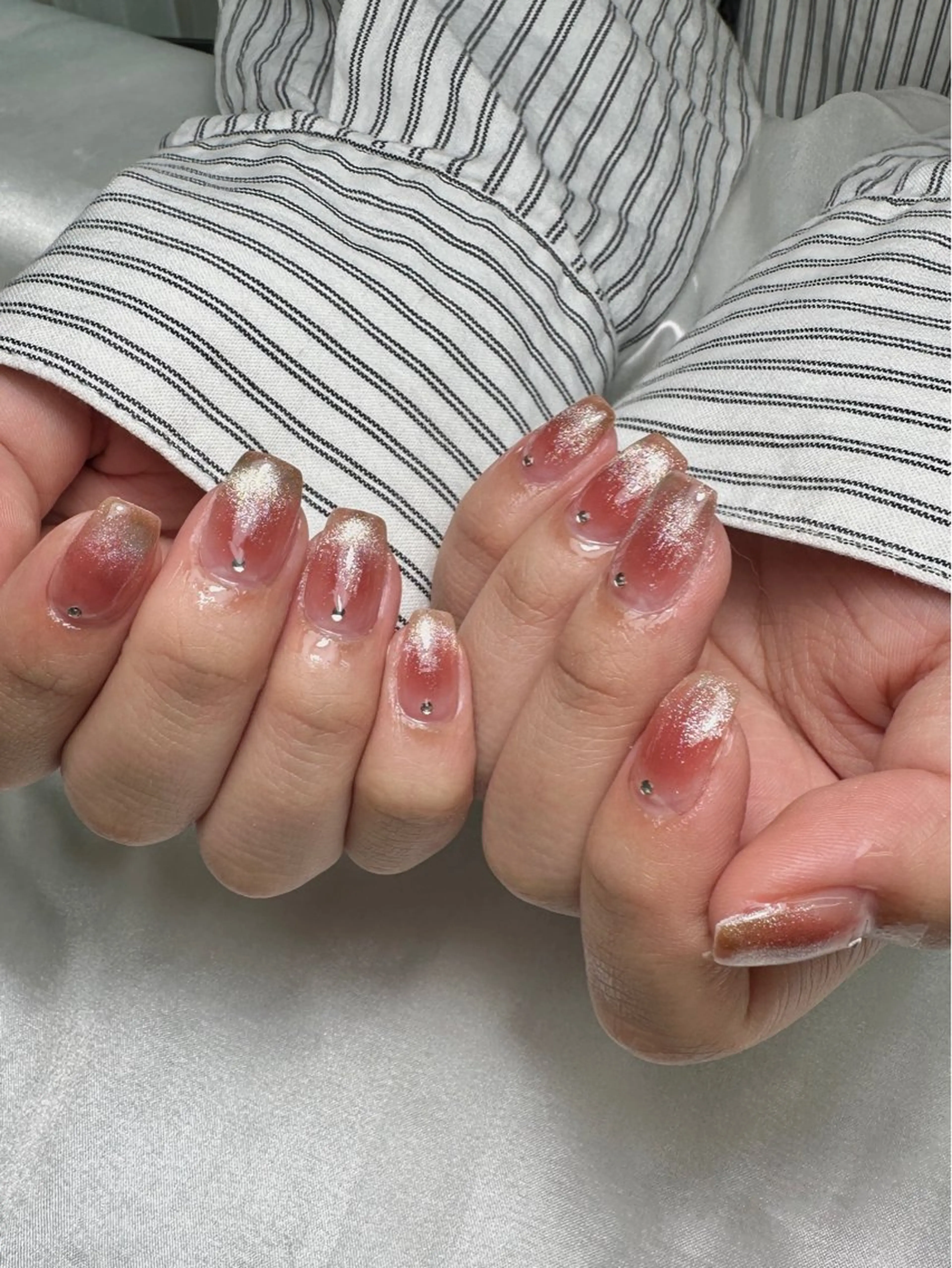 ネイル チークネイル ラメ(グリッター) オフィスネイル 赤色 シンプルネイル ハンドネイル Umi nail& eyelash ゆみのネイルデザイン