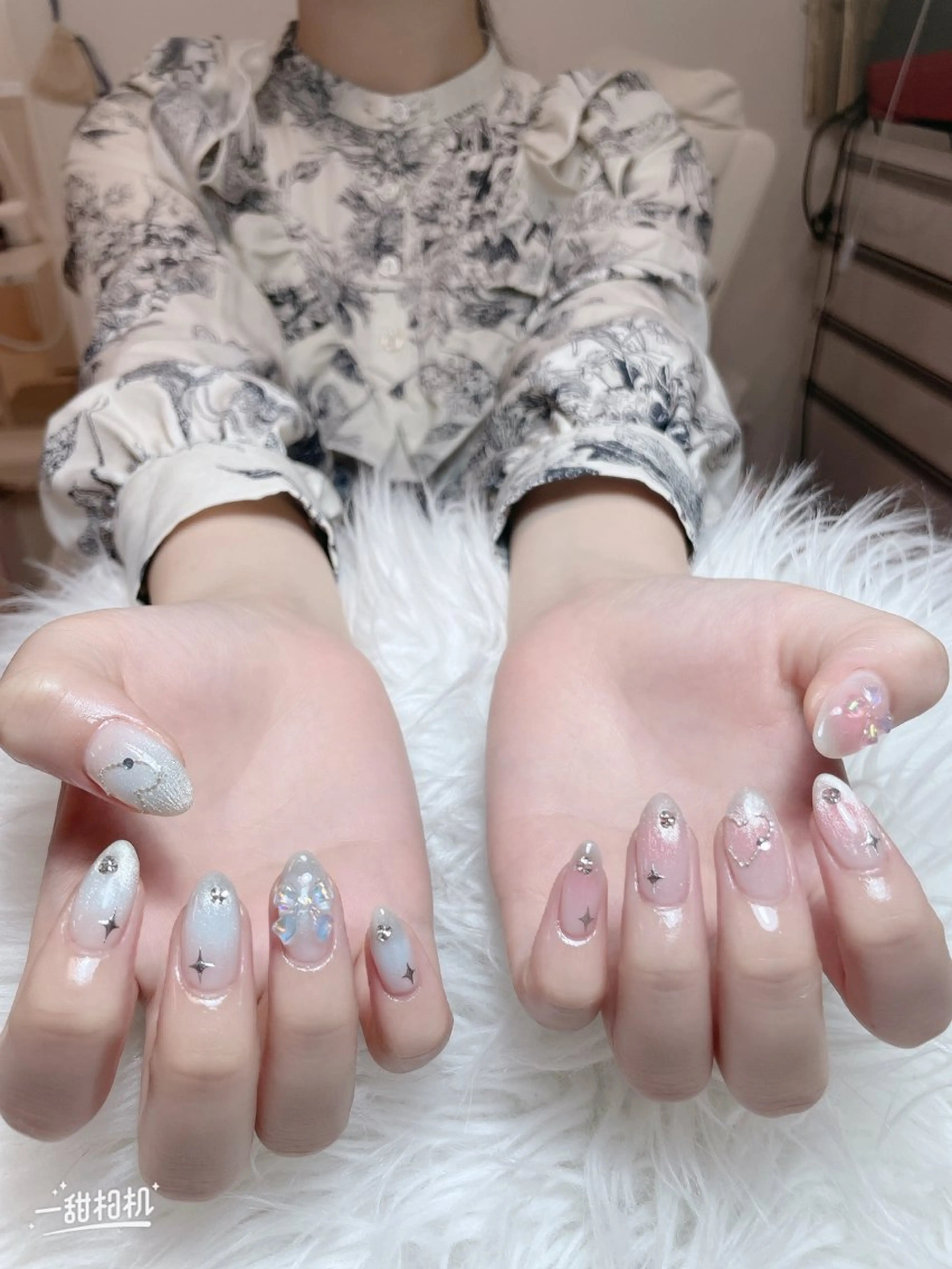 ネイル チークネイル 長さ出し フレンチネイル キラキラネイル ラメ(グリッター) ハンドネイル viet phe所属・Vp ネイルのネイルデザイン