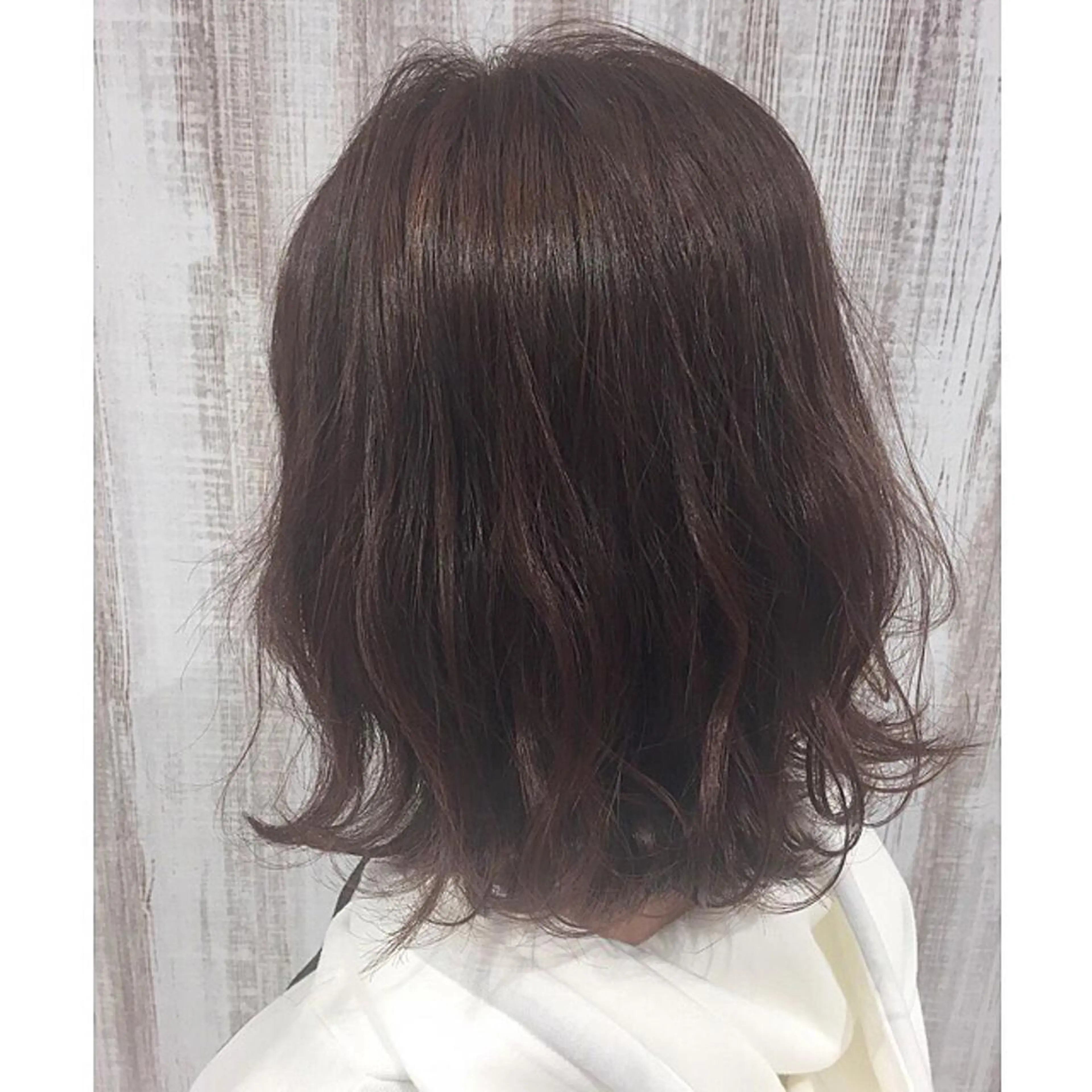 ミディアム カラー パーマ ハイライトカラー ピンクカラー ハイライト 透明感♡︎♡︎ 佐々木早苗のヘアスタイル