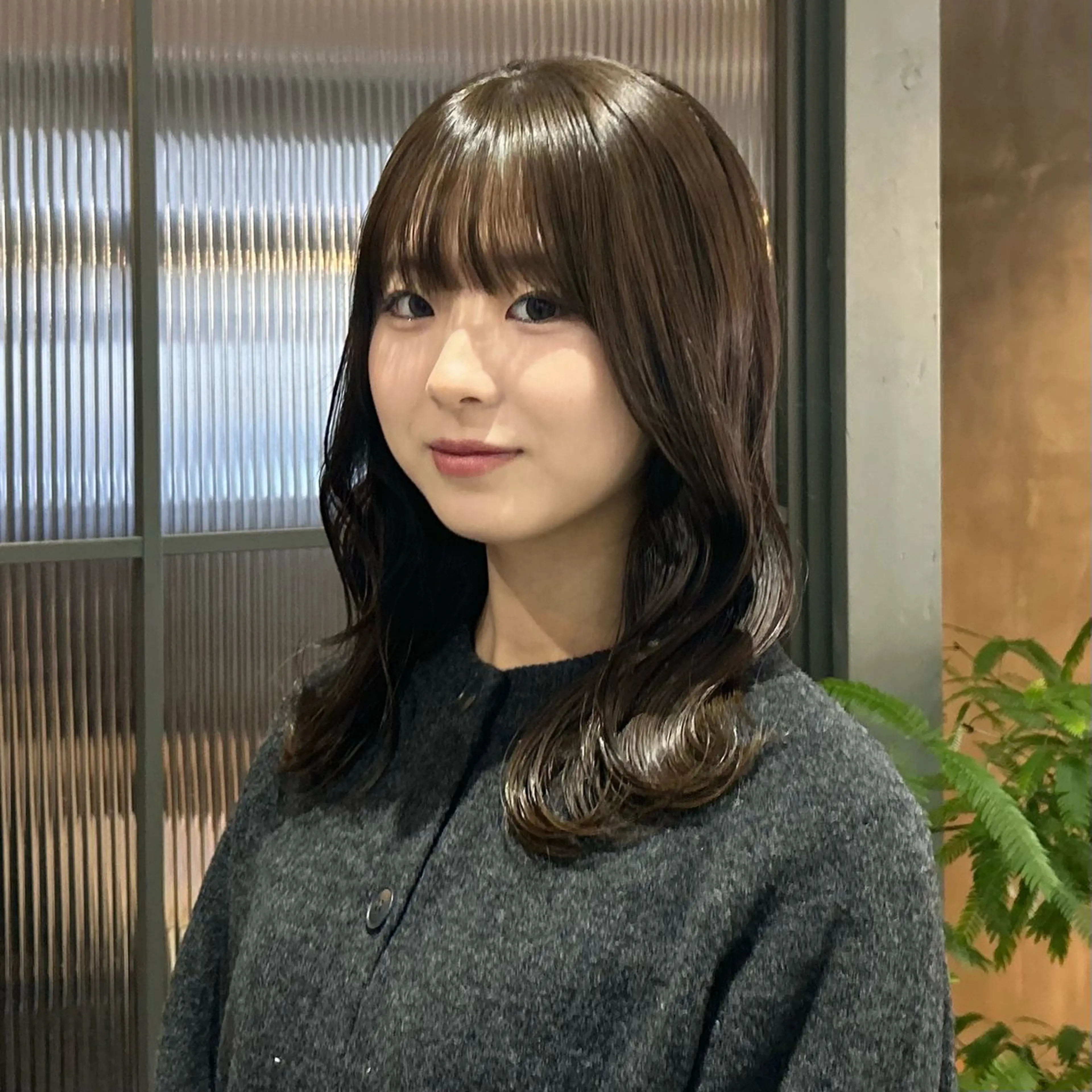 セミロング カラー ベージュカラー オリーブベージュ MUKU リカのヘアスタイル