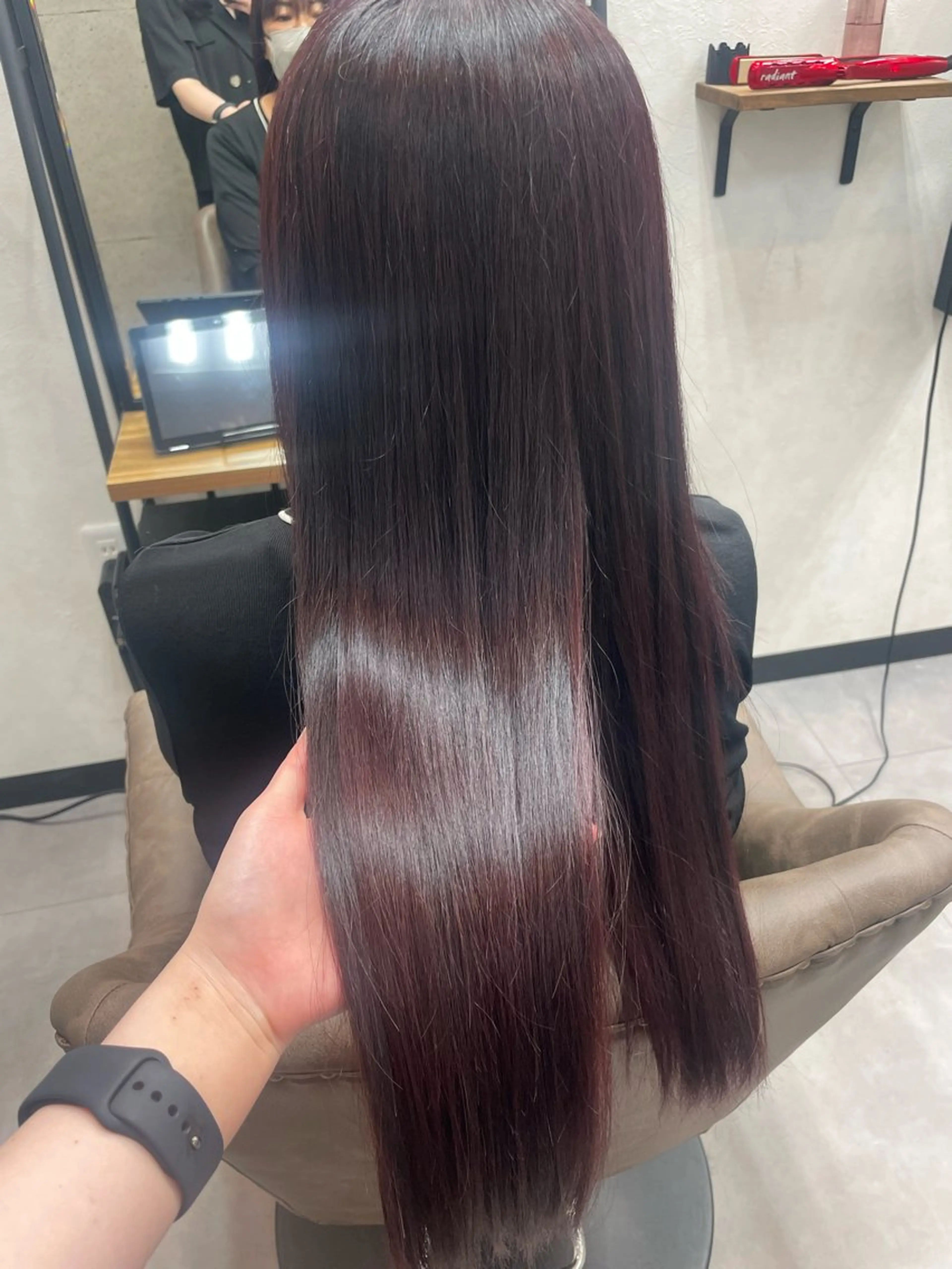 ロング カラー カシス レッドカラー 久保木 彩のヘアスタイル