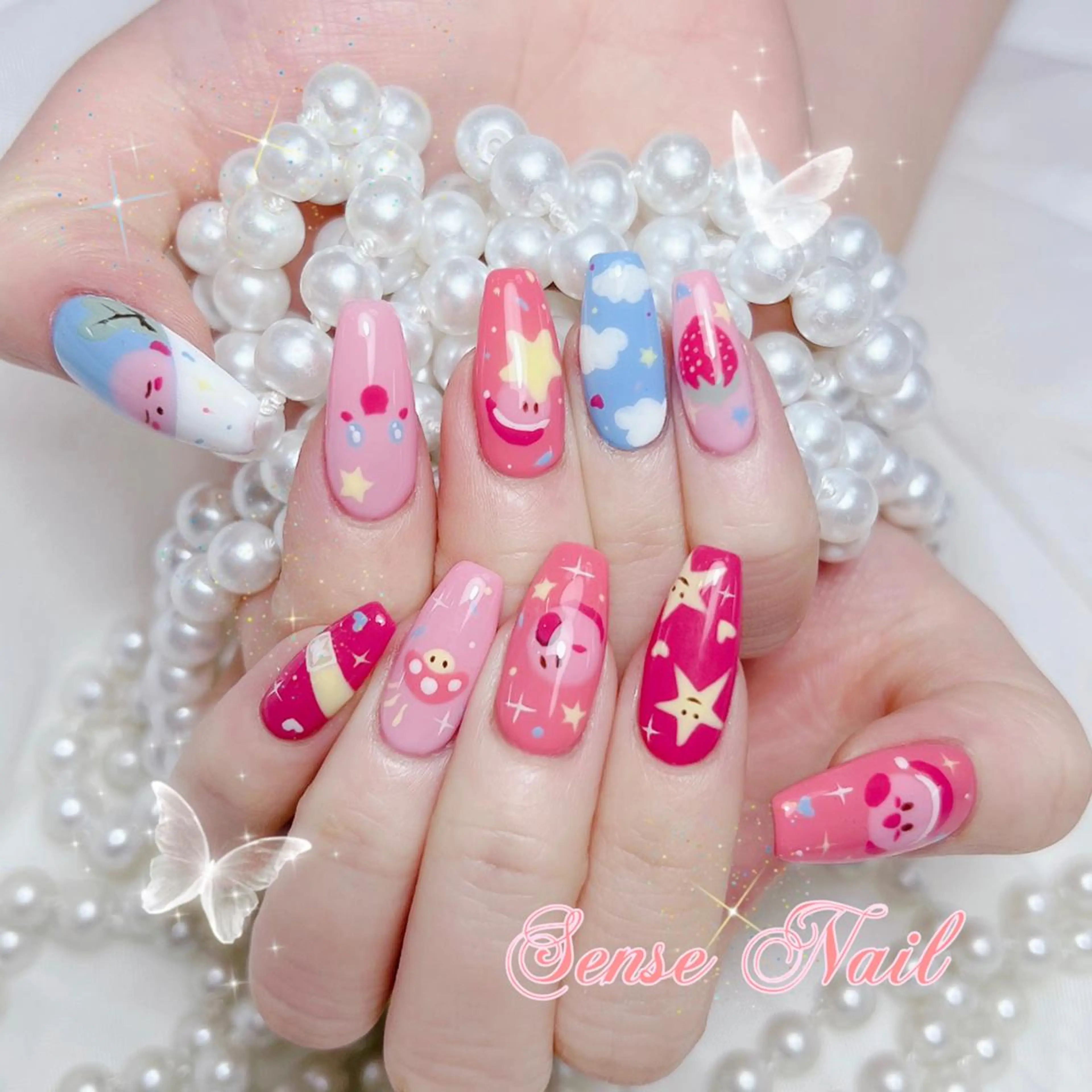 ネイル Queenie 🦋のネイルデザイン