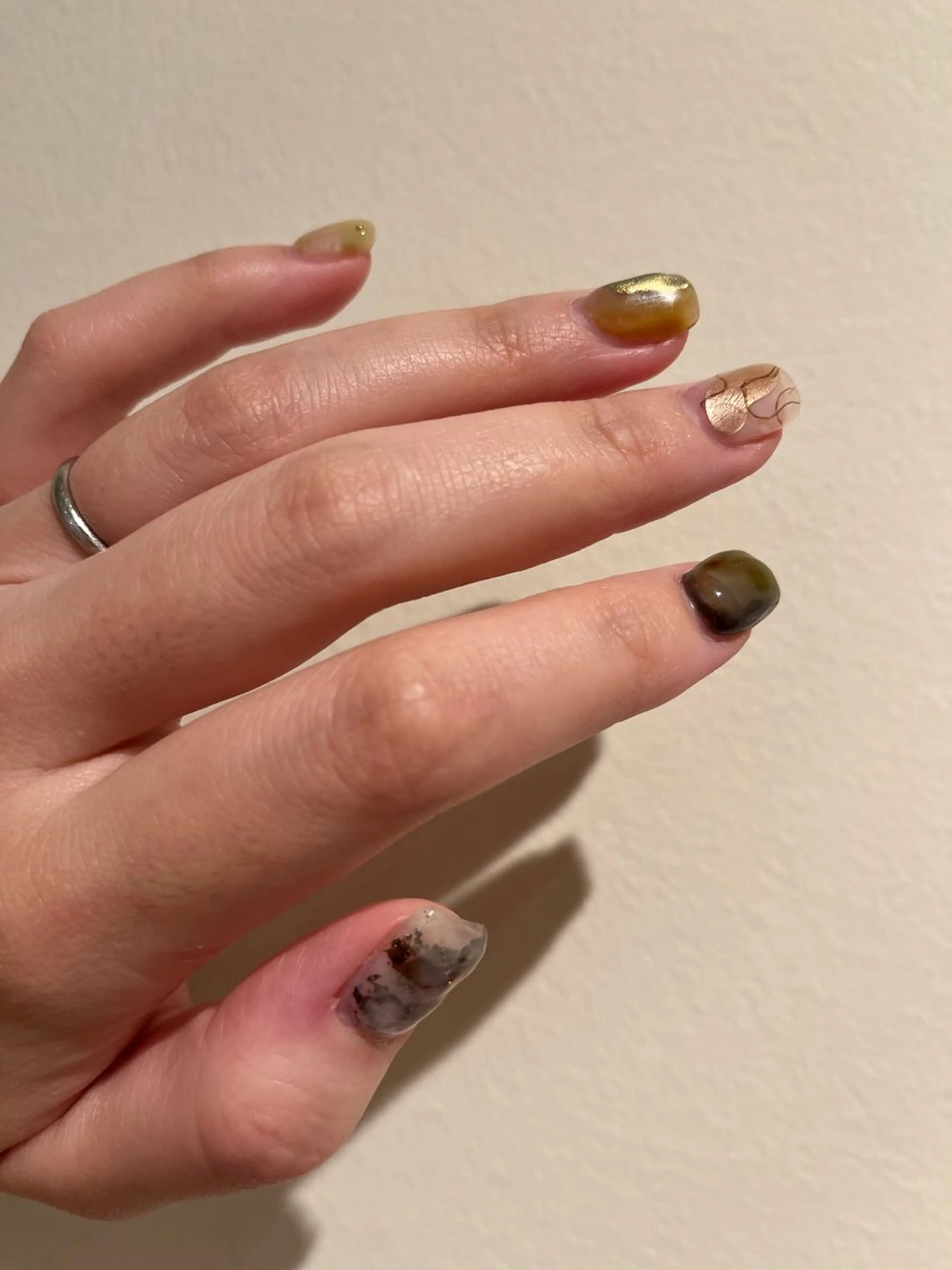 ネイル ハンドネイル une／YUKINA 🫧大人nuanceのネイルデザイン