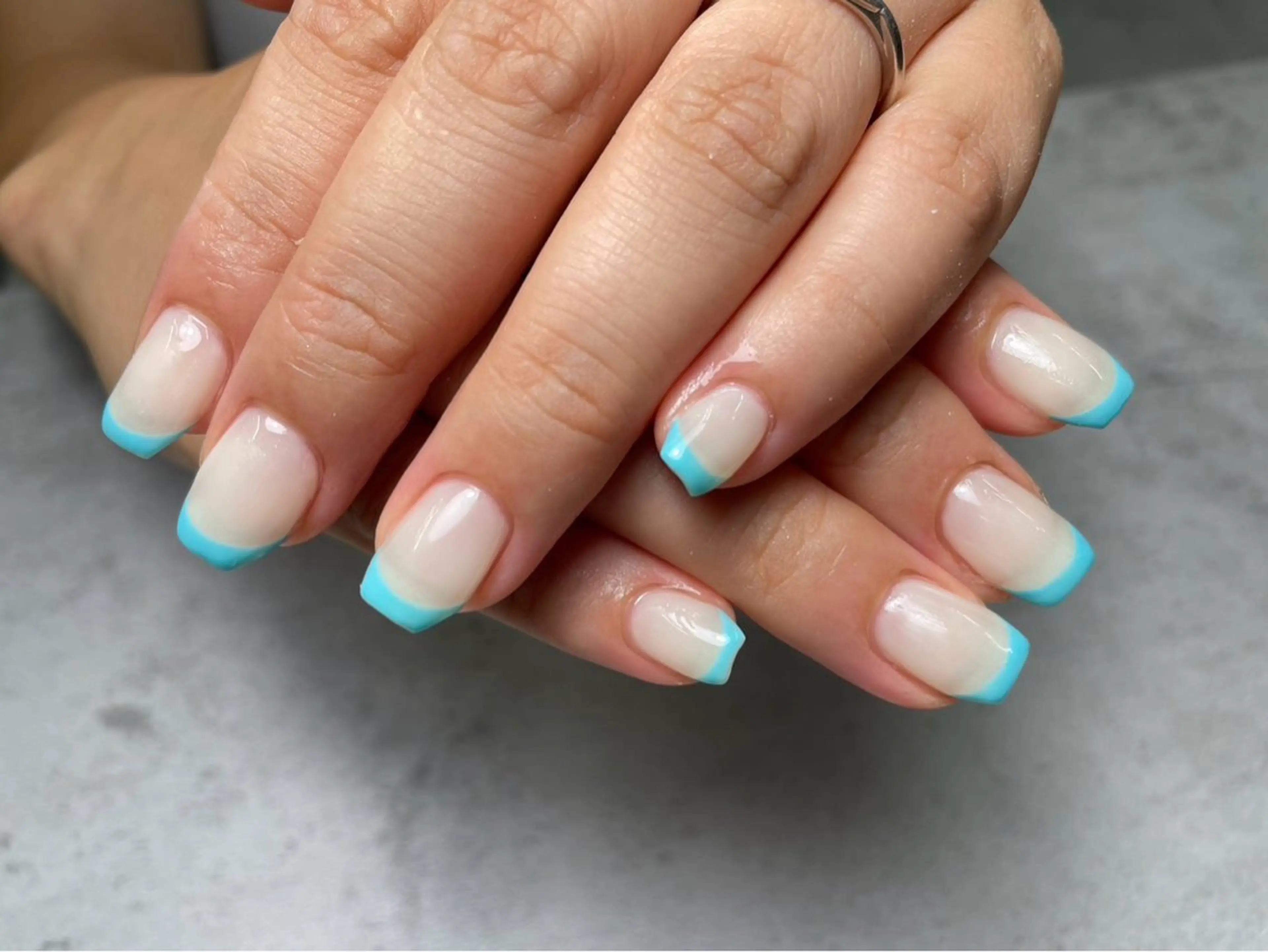 ネイル ブルー フレンチネイル k+1💅🏻 miyukiのネイルデザイン