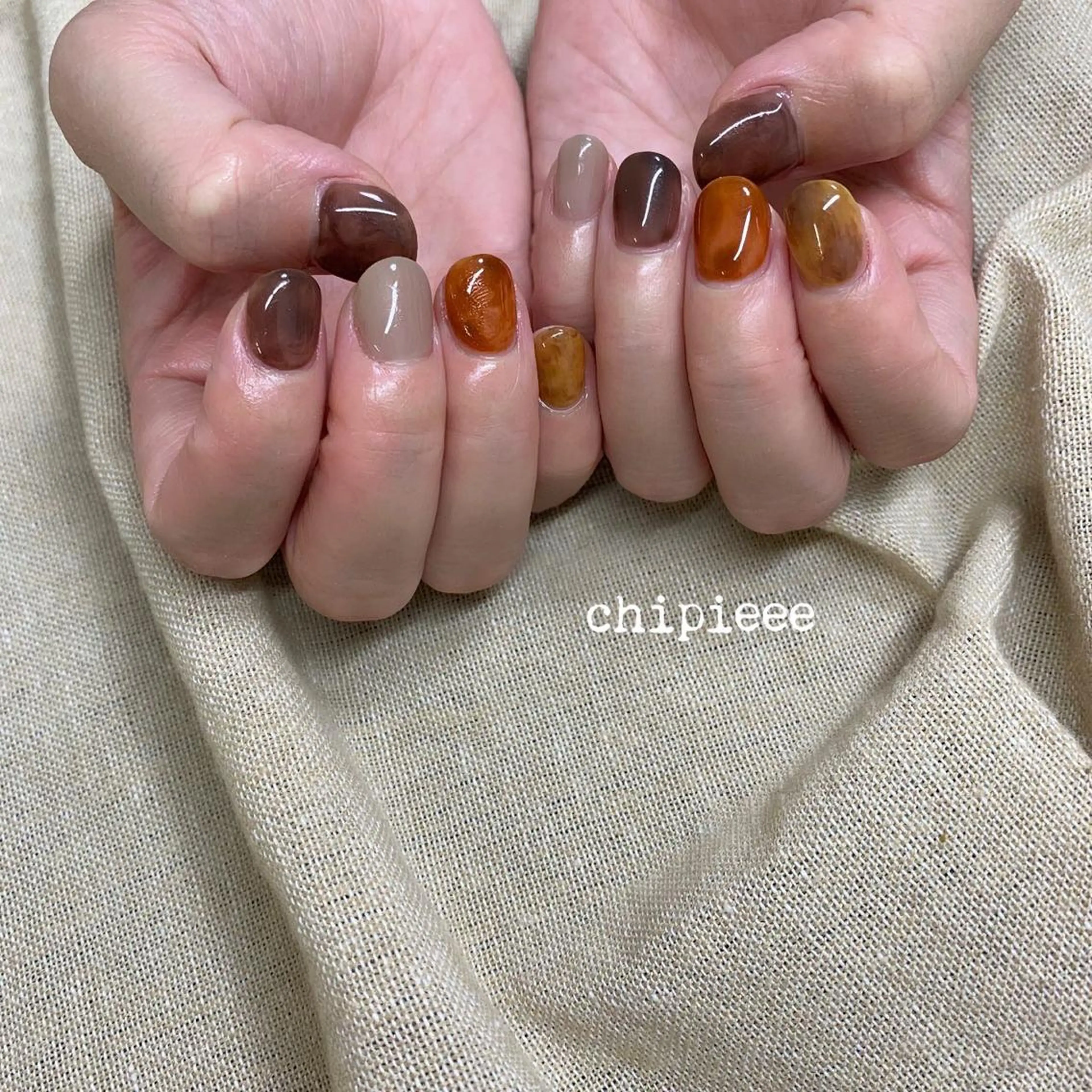 ネイル べっ甲ネイル ブラウン ニュアンスネイル . SHIORIのネイルデザイン