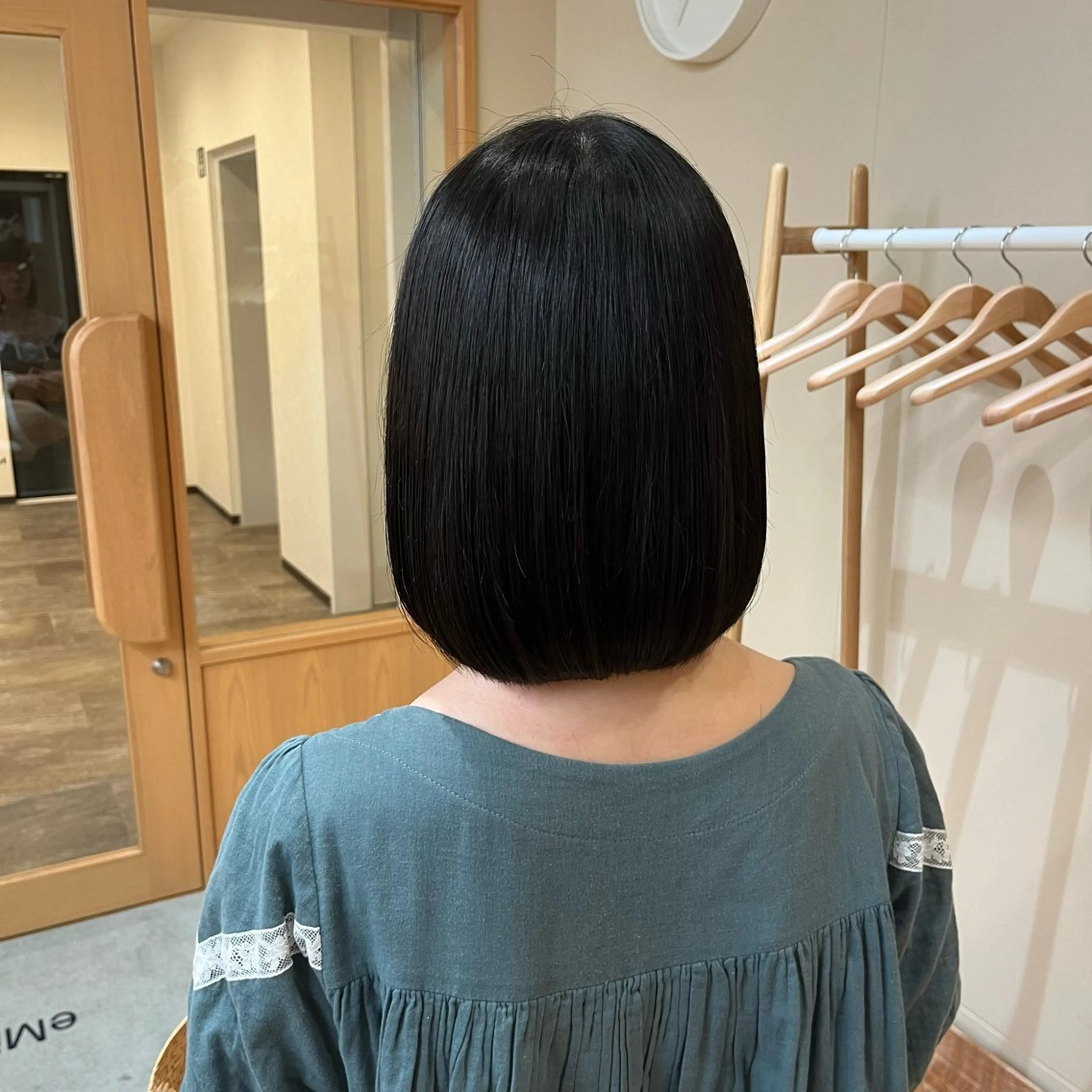 ミディアム ボブ カット Wカラー🐾 ハルナのヘアスタイル