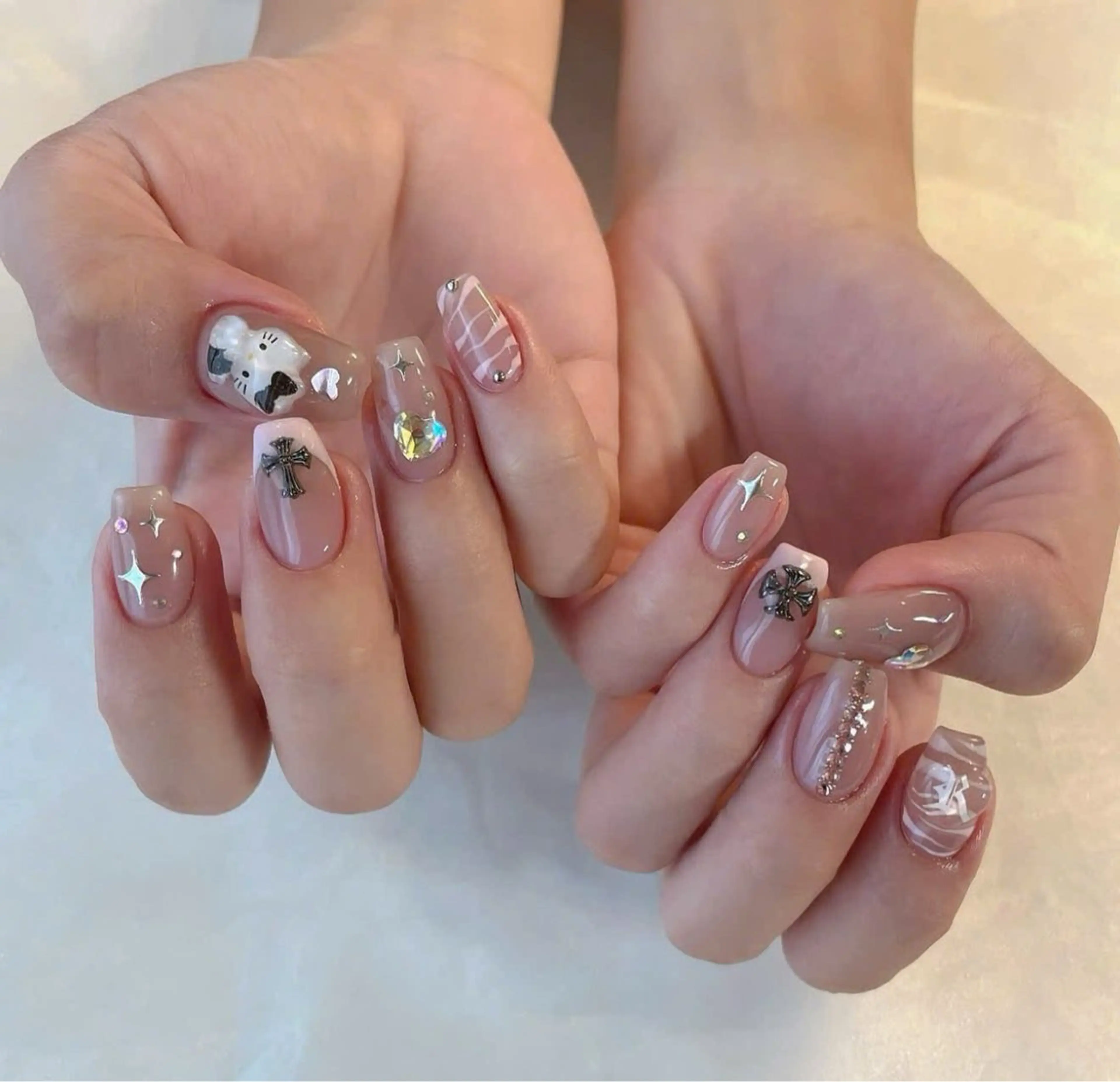 ネイル フレンチネイル キラキラネイル マグネットネイル ミラーネイル ニュアンスネイル ハンドネイル Tira Nailのネイルデザイン