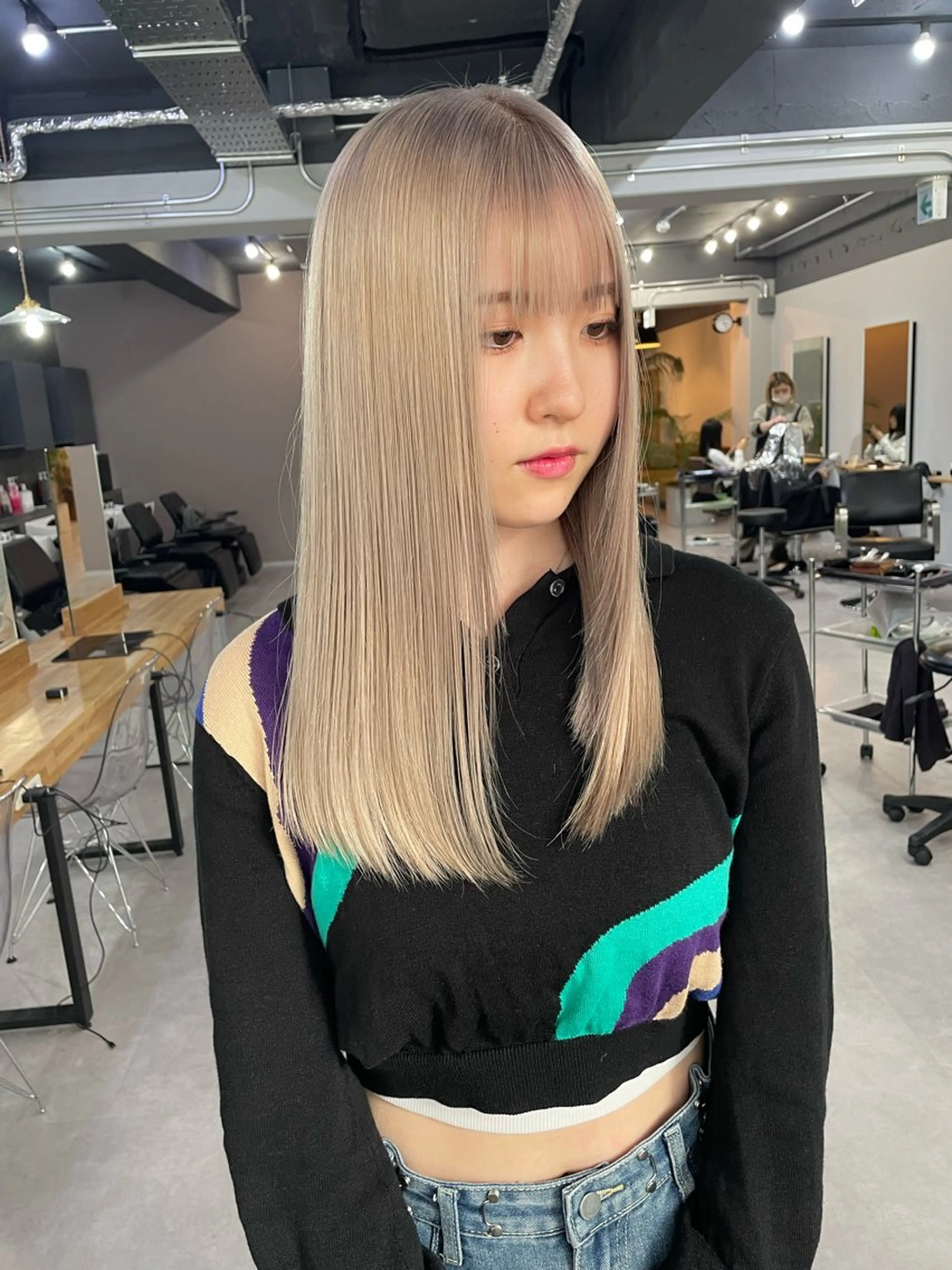 ロング カラー ベージュカラー ブリーチ ハイトーンカラー ミルクティーベージュ kira/ブリーチ/ ハイトーン/烏丸のヘアスタイル