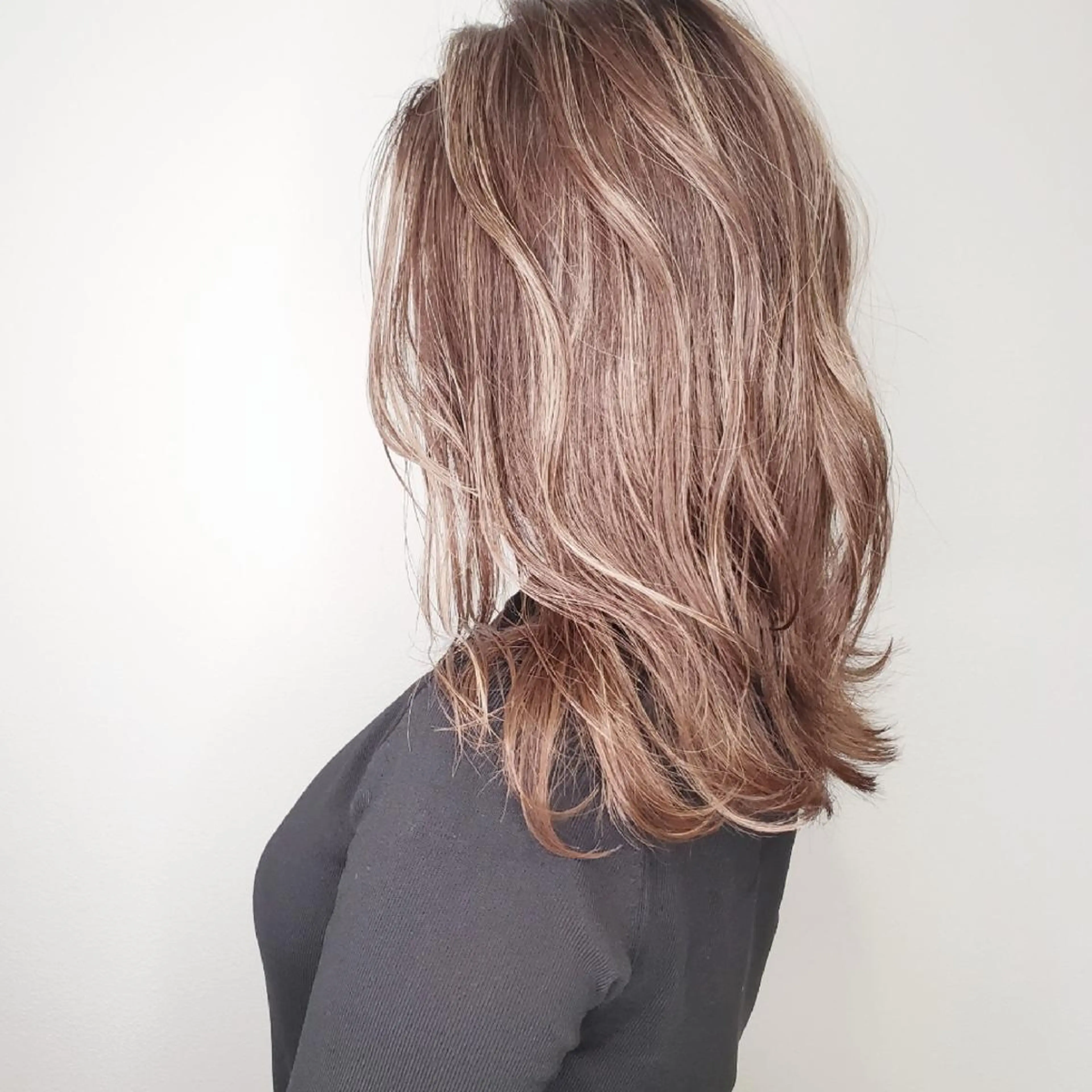 セミロング カラー ハイライトカラー ハイライト レイヤーカット/ ウルフカット/大橋 のヘアスタイル