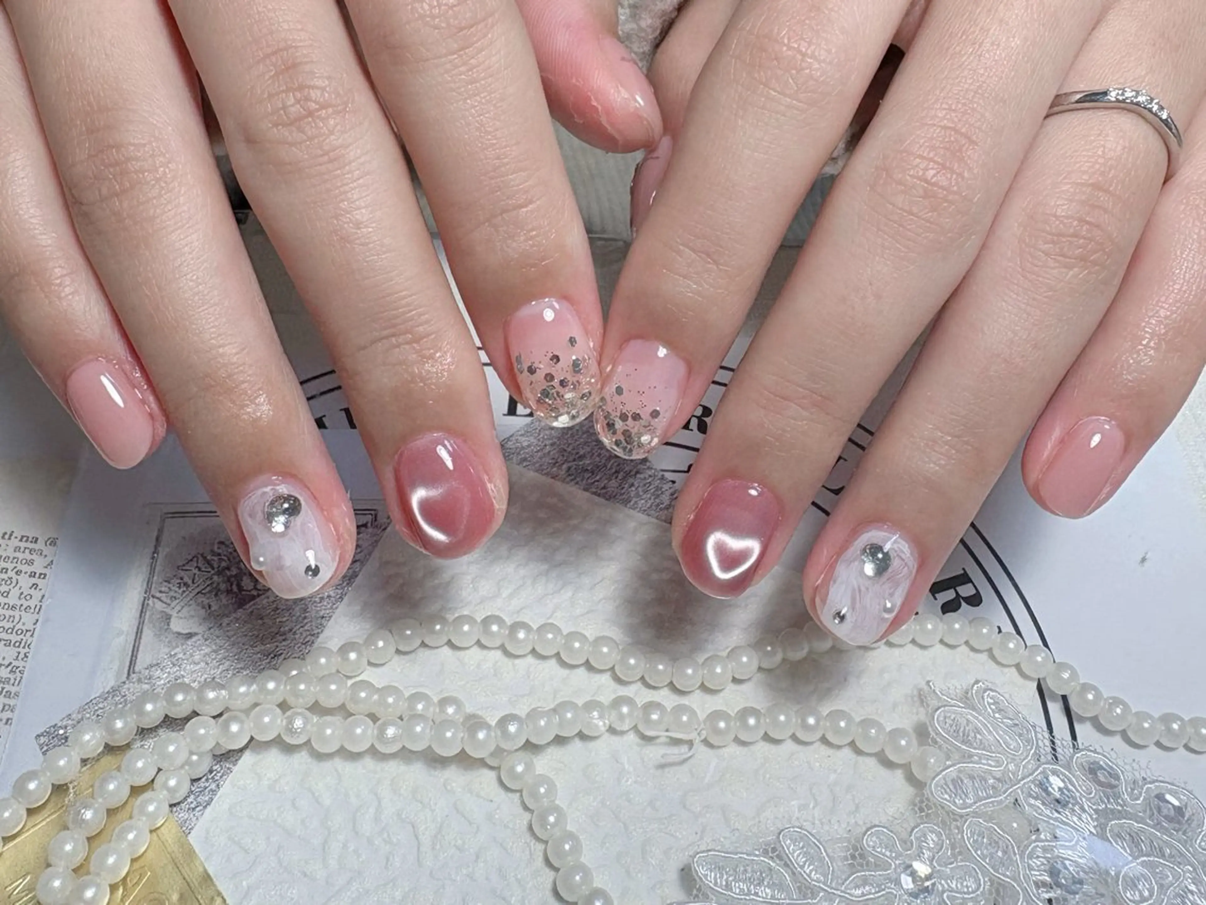 ネイル フレンチネイル ジェルネイル ガラスフレンチ ハート 韓国ネイル ハンドネイル ハンドケア Nail Jolieのネイルデザイン