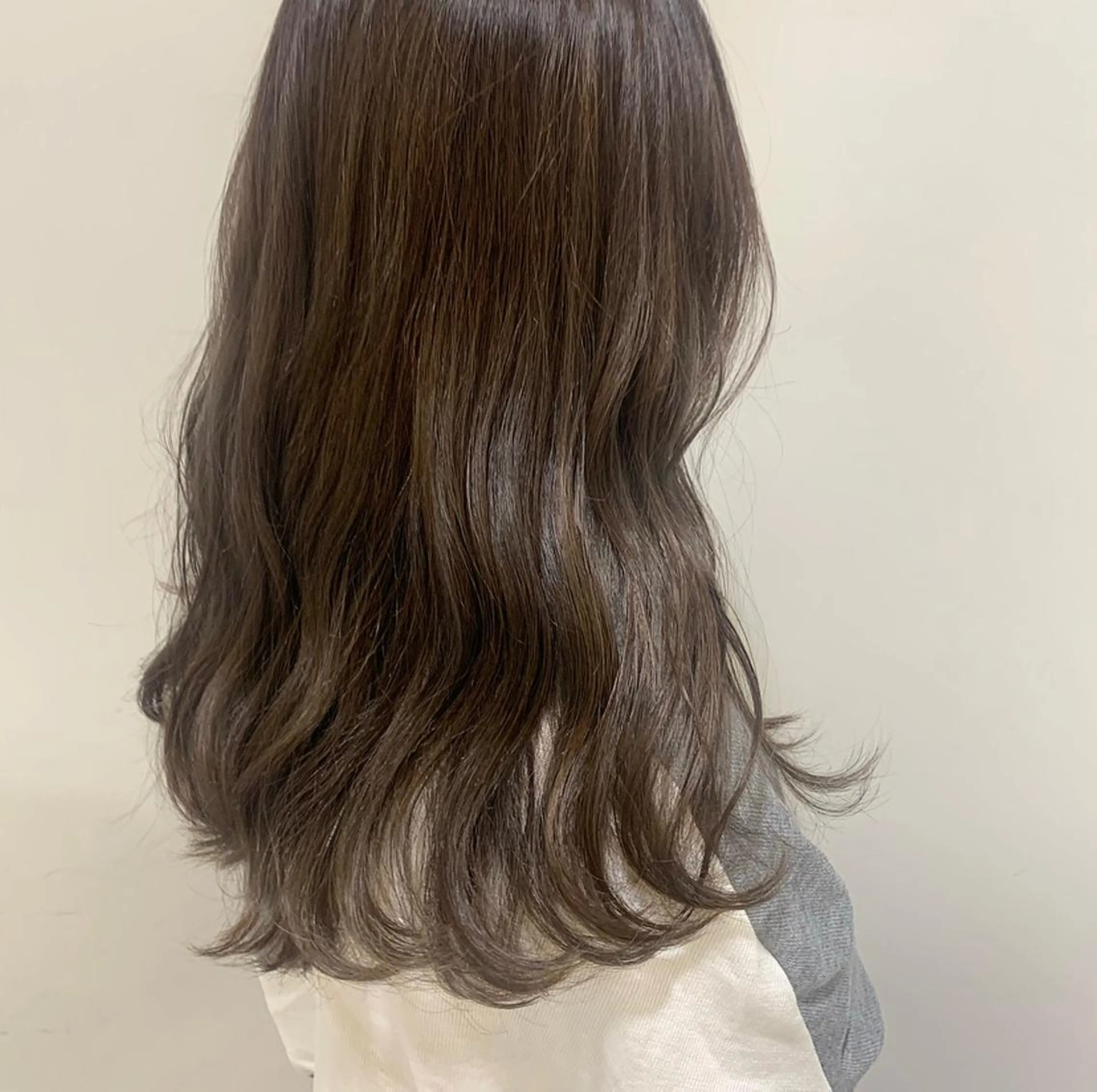 カラー 山口 莉奈のヘアスタイル