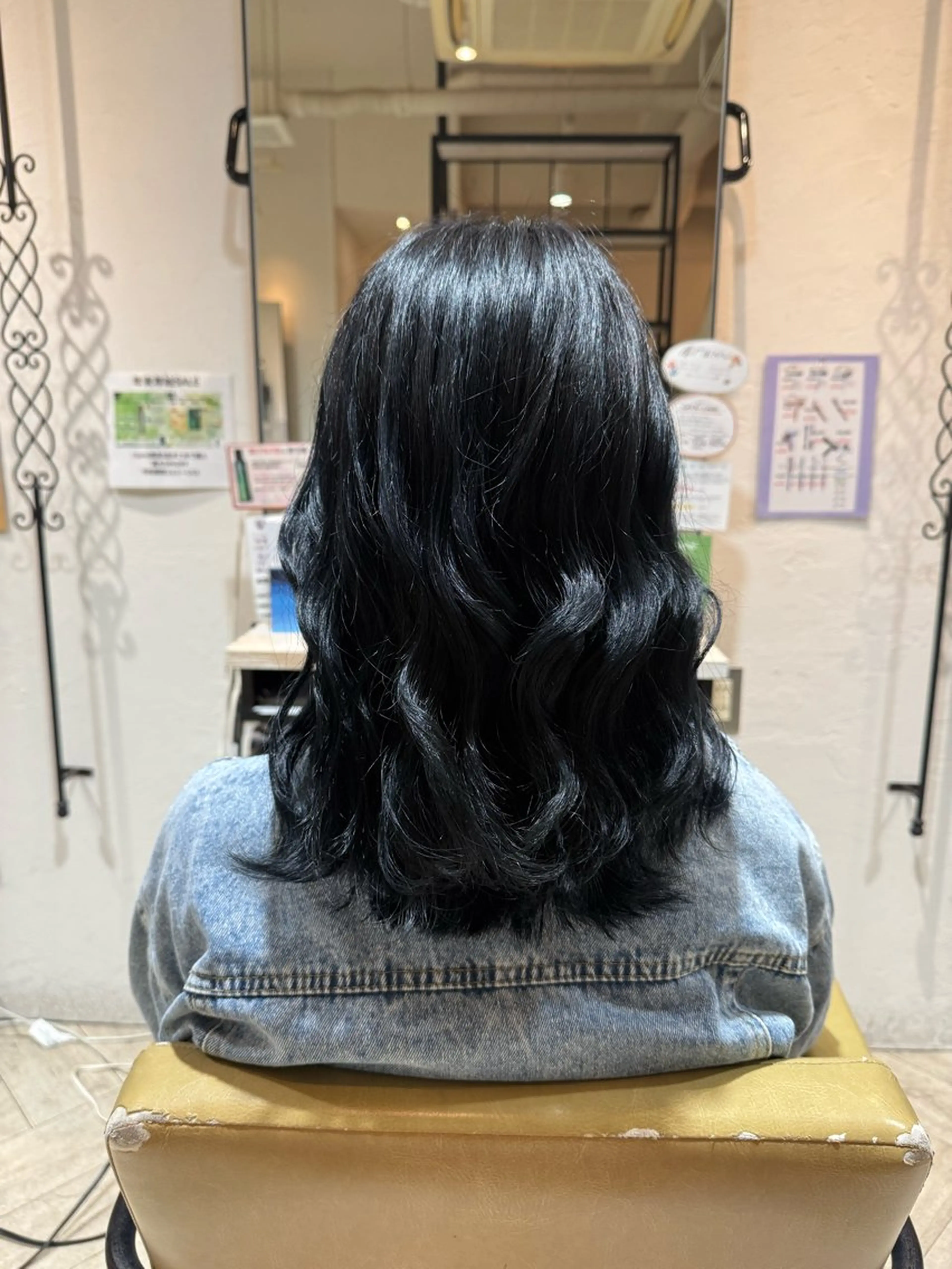 ミディアム 光虹 (ﾐﾅ)のヘアスタイル