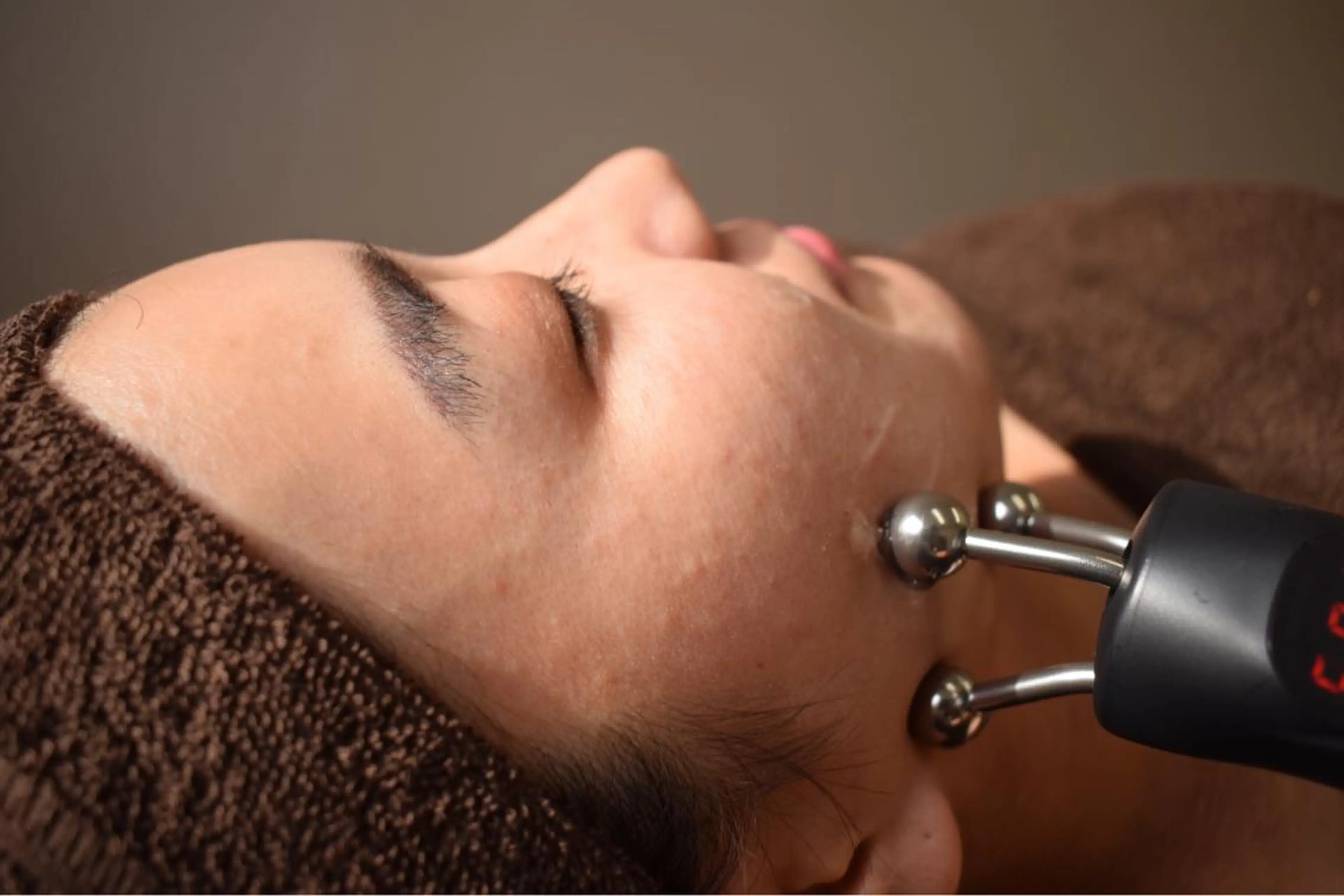 小顔・毛穴/ニキビ/ ハーブピーリング専門のエステ・リラクイメージ