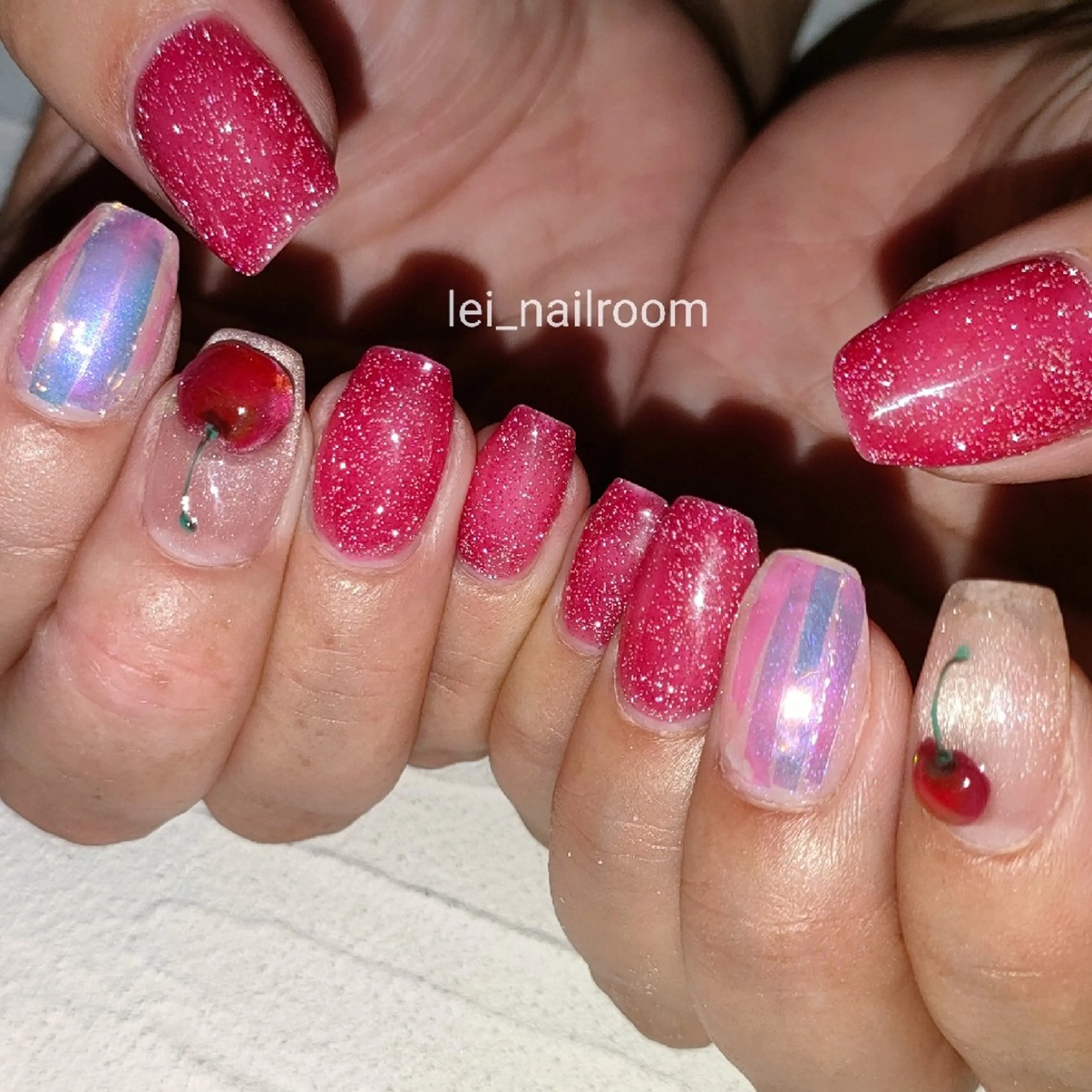 ネイル フラッシュネイル ジェルネイル キラキラネイル 赤色 lei🌼 nailroomのネイルデザイン