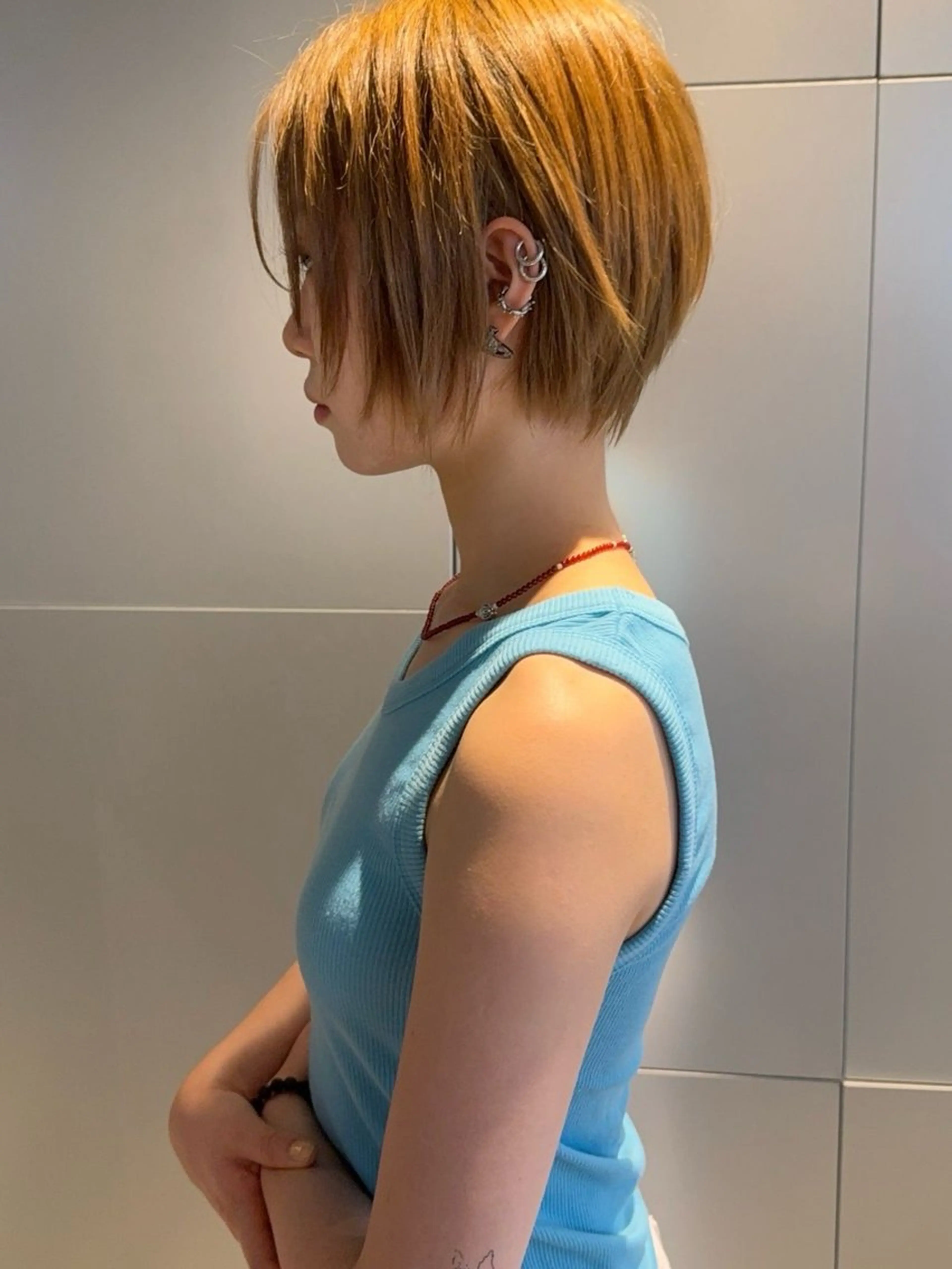 ショート カラー カット 栄/ミルクティー/ ベージュ/リホナ🧸のヘアスタイル