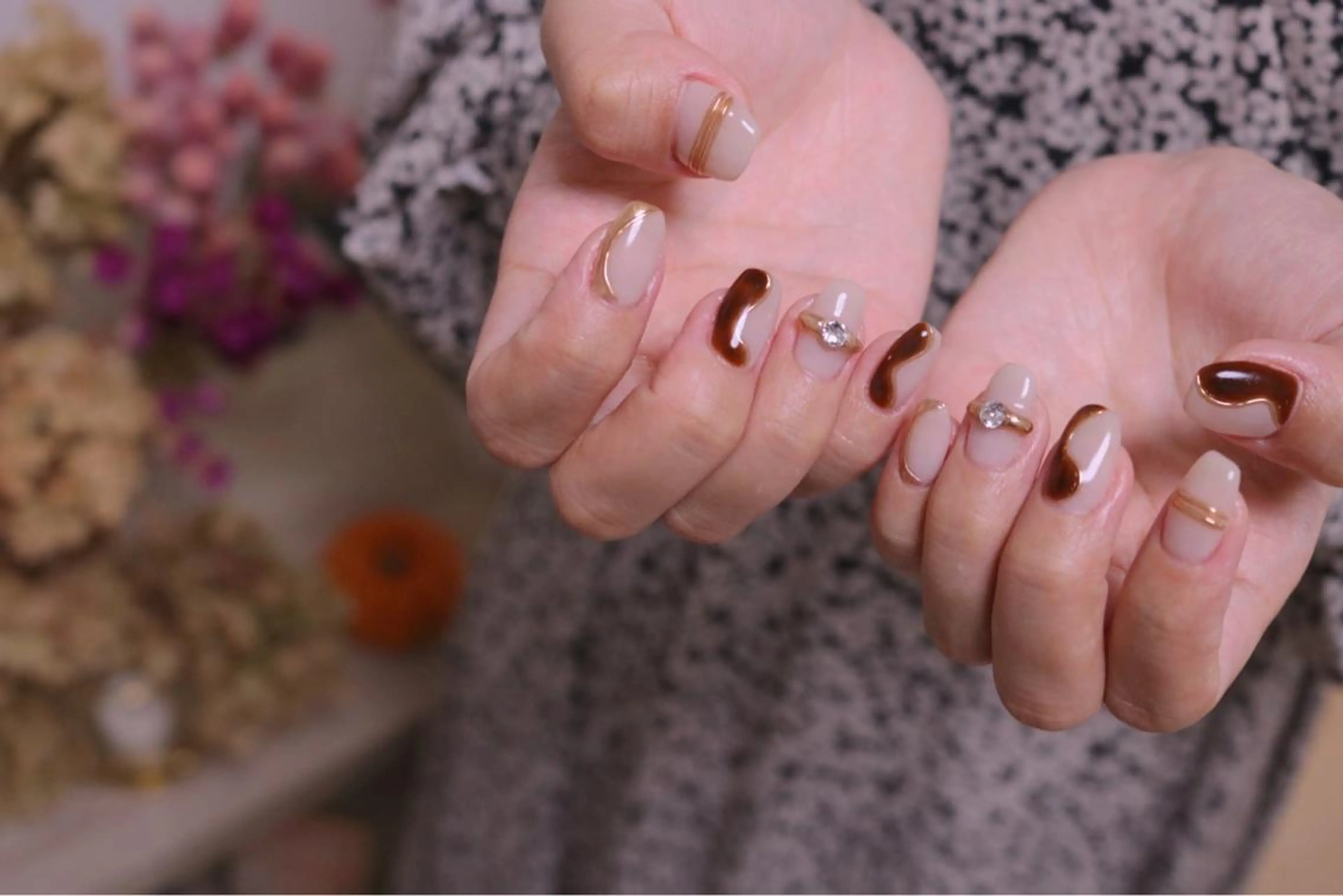 ネイル オーロラネイル カジュアル 長さ出し ジェルネイル 韓国ネイル ハンドネイル MH Nailのネイルデザイン