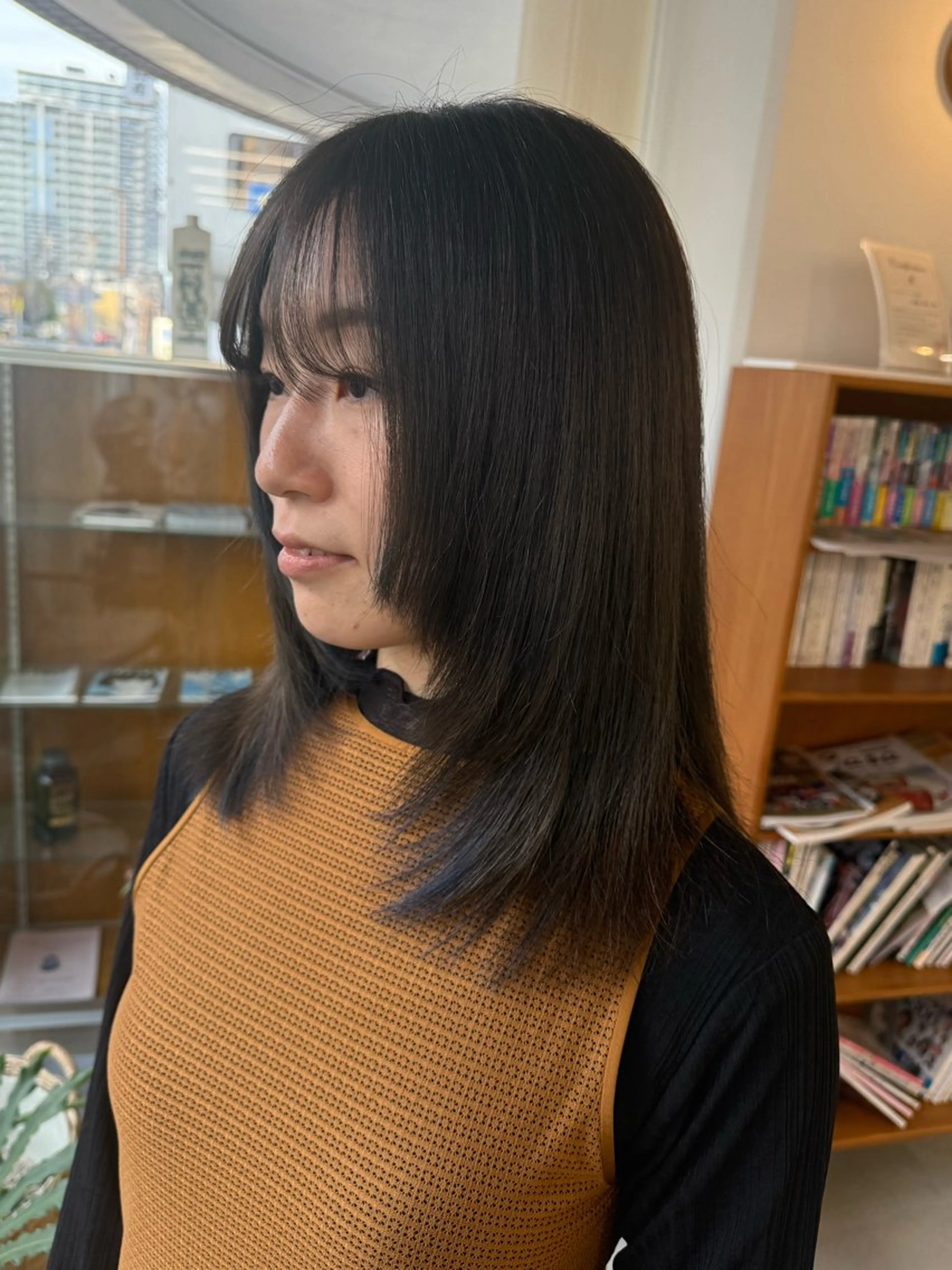 ミディアム カラー アッシュ ハイライトカラー ネイビーカラー ハイライト レイヤーカット カット ヘアカラー まなみ/ PORT SALONのヘアスタイル