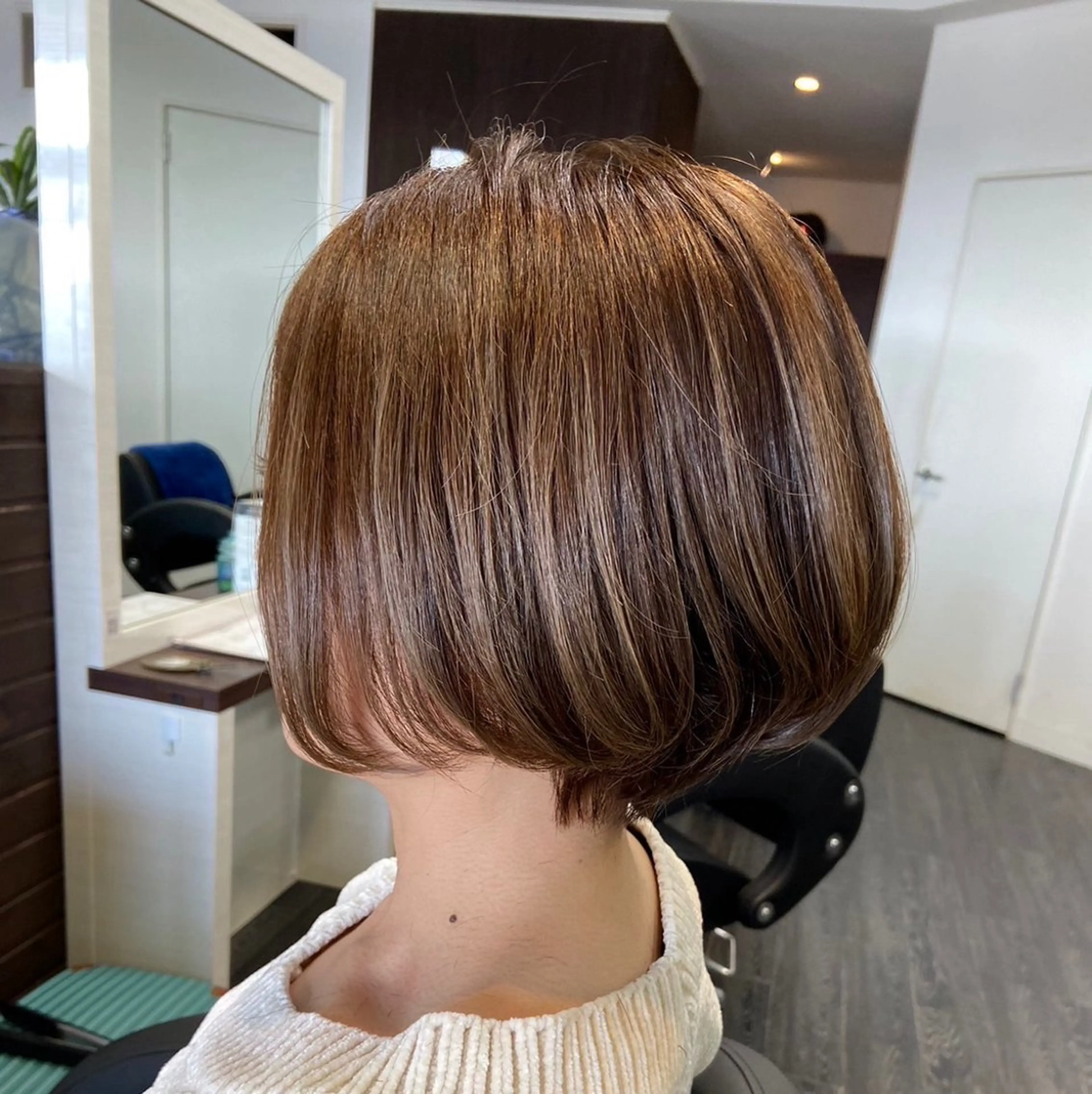 ショート カラー ベージュカラー ミルクティーベージュ ショートヘア 安岡美咲✂︎ 艶カラー/髪質改善のヘアスタイル