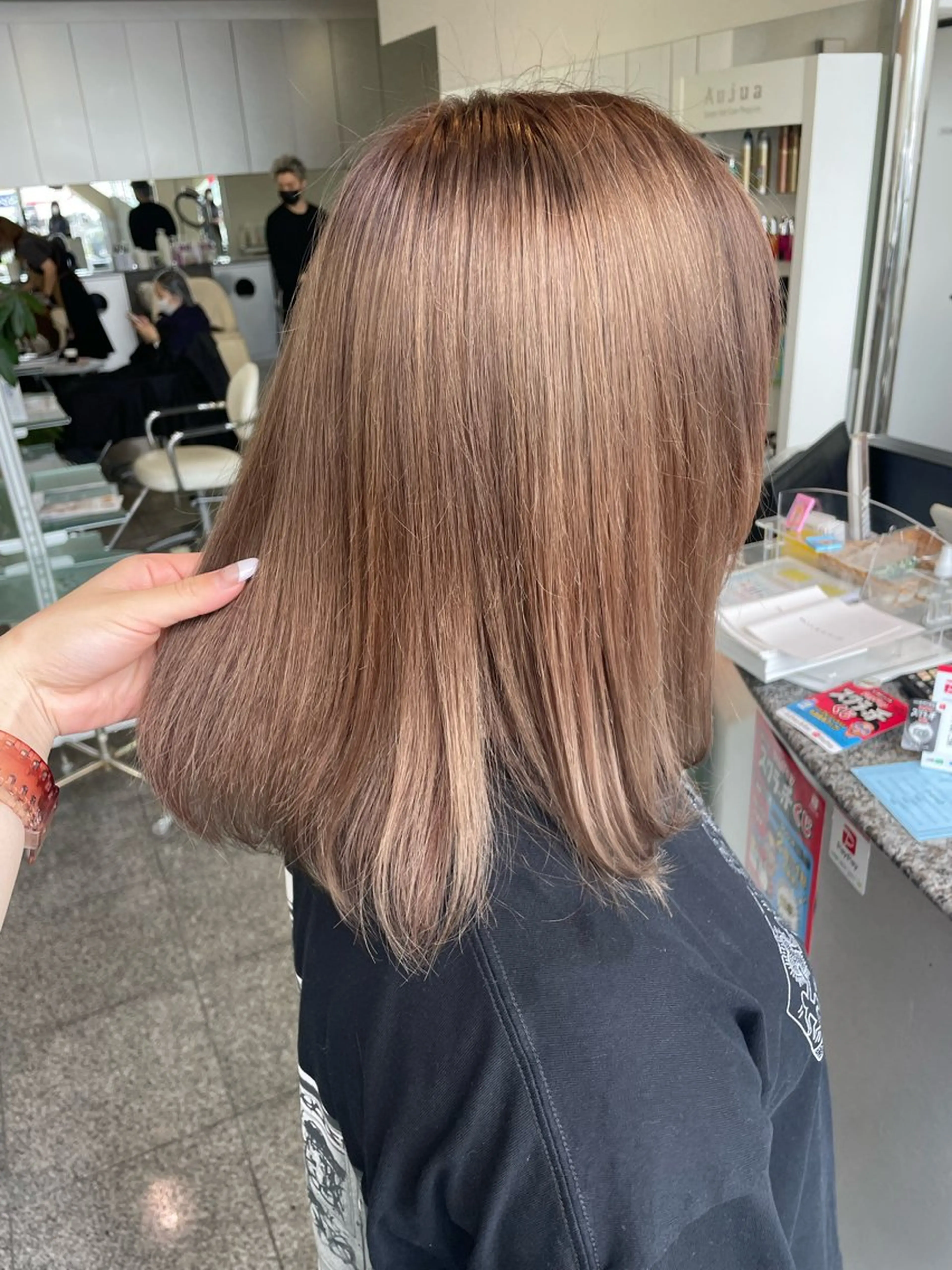 ミディアム カラー ベージュカラー ブリーチ ヘアカラー トリートメント ハイトーン/ブリーチ 🤍足立里湖のヘアスタイル