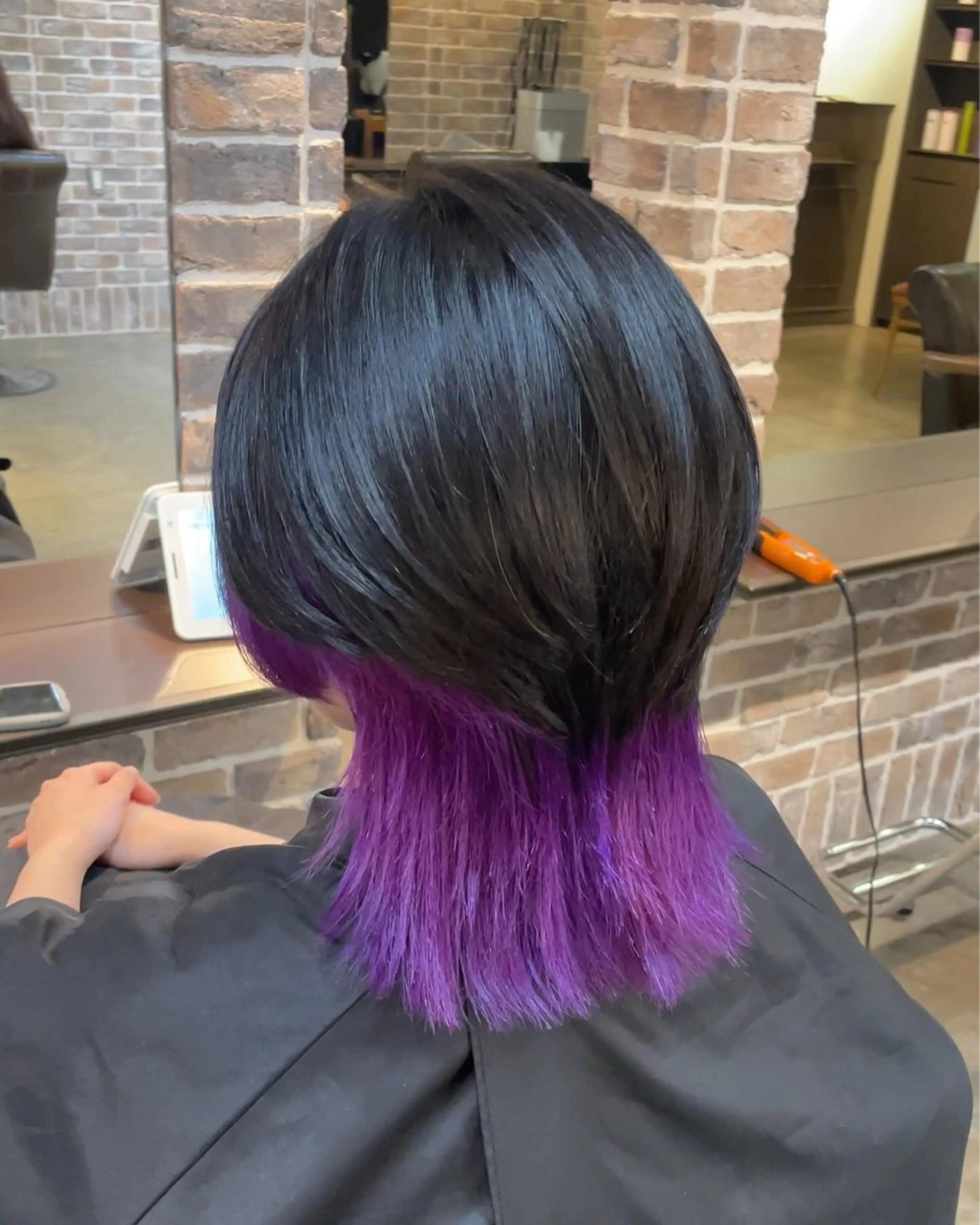 ミディアム カラー ブリーチ バイオレットカラー ウルフカット 艶カラー/インナー /グラデ/大西小百合のヘアスタイル
