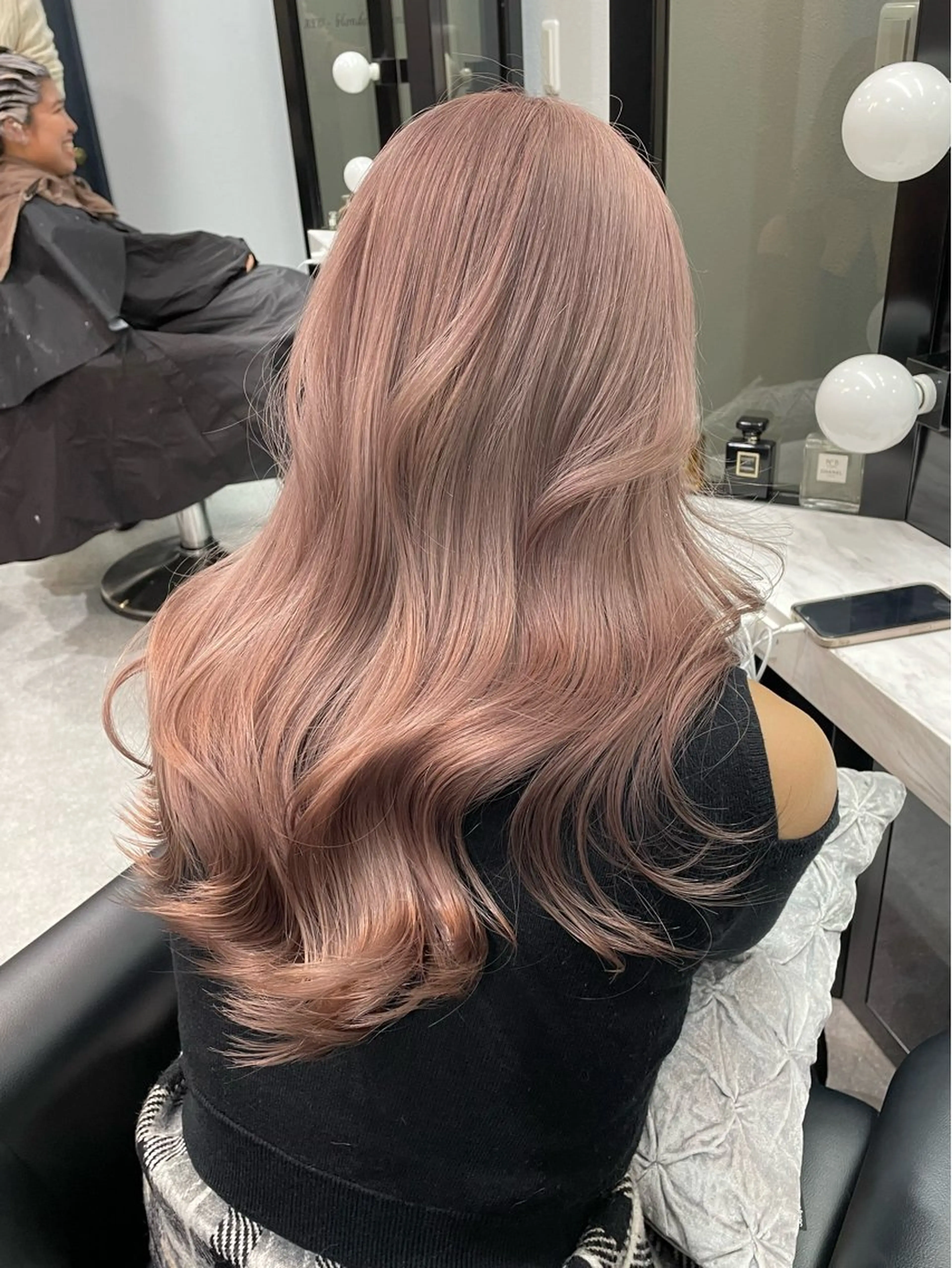 ロング カラー ブリーチ ラベンダーカラー ピンクカラー ピンクラベンダー ヘアカラー トリートメント 岡留 愛美のヘアスタイル