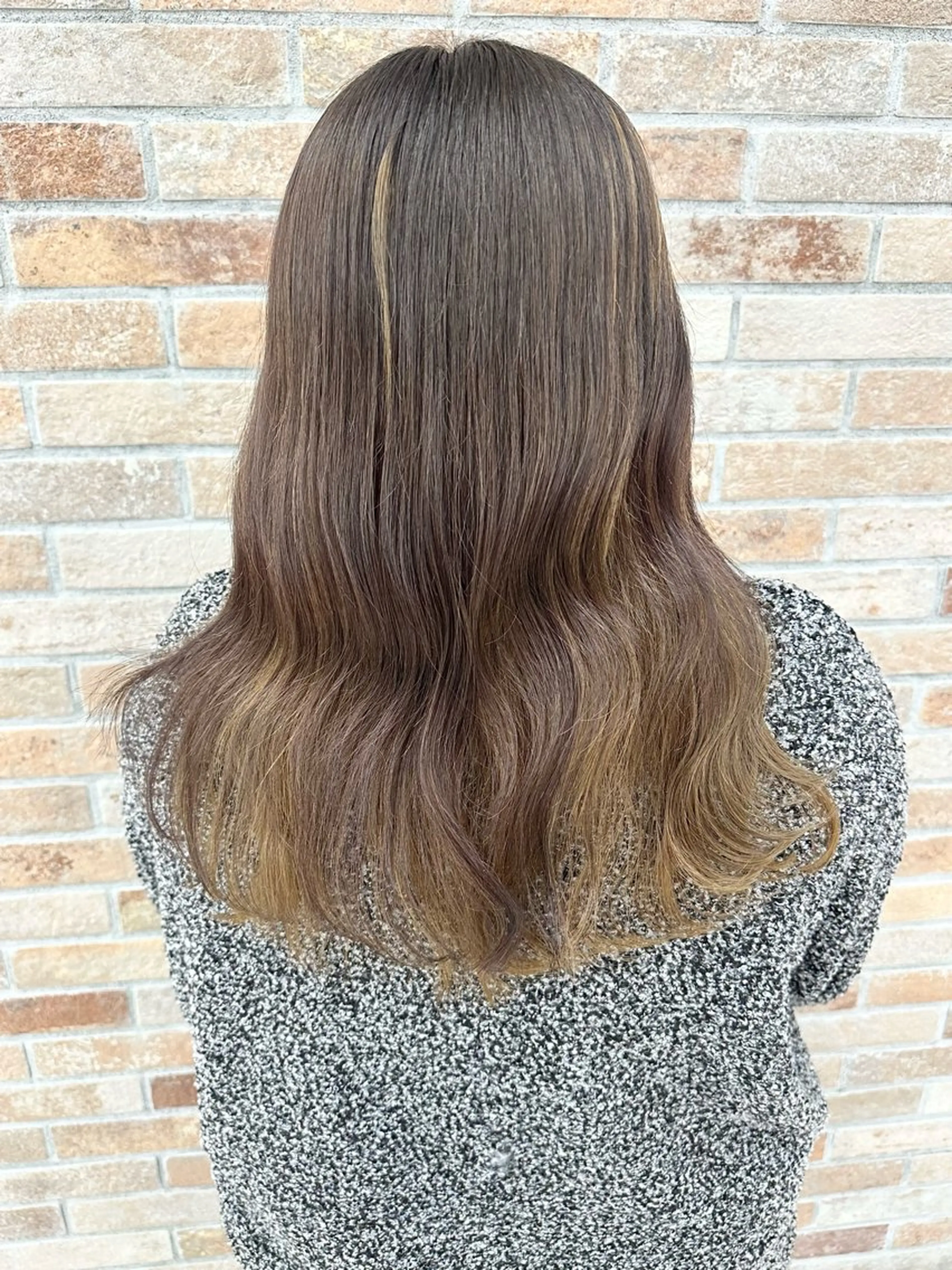 ロング カラー ベージュカラー 黒髪 ブリーチ 齋藤 らいのヘアスタイル