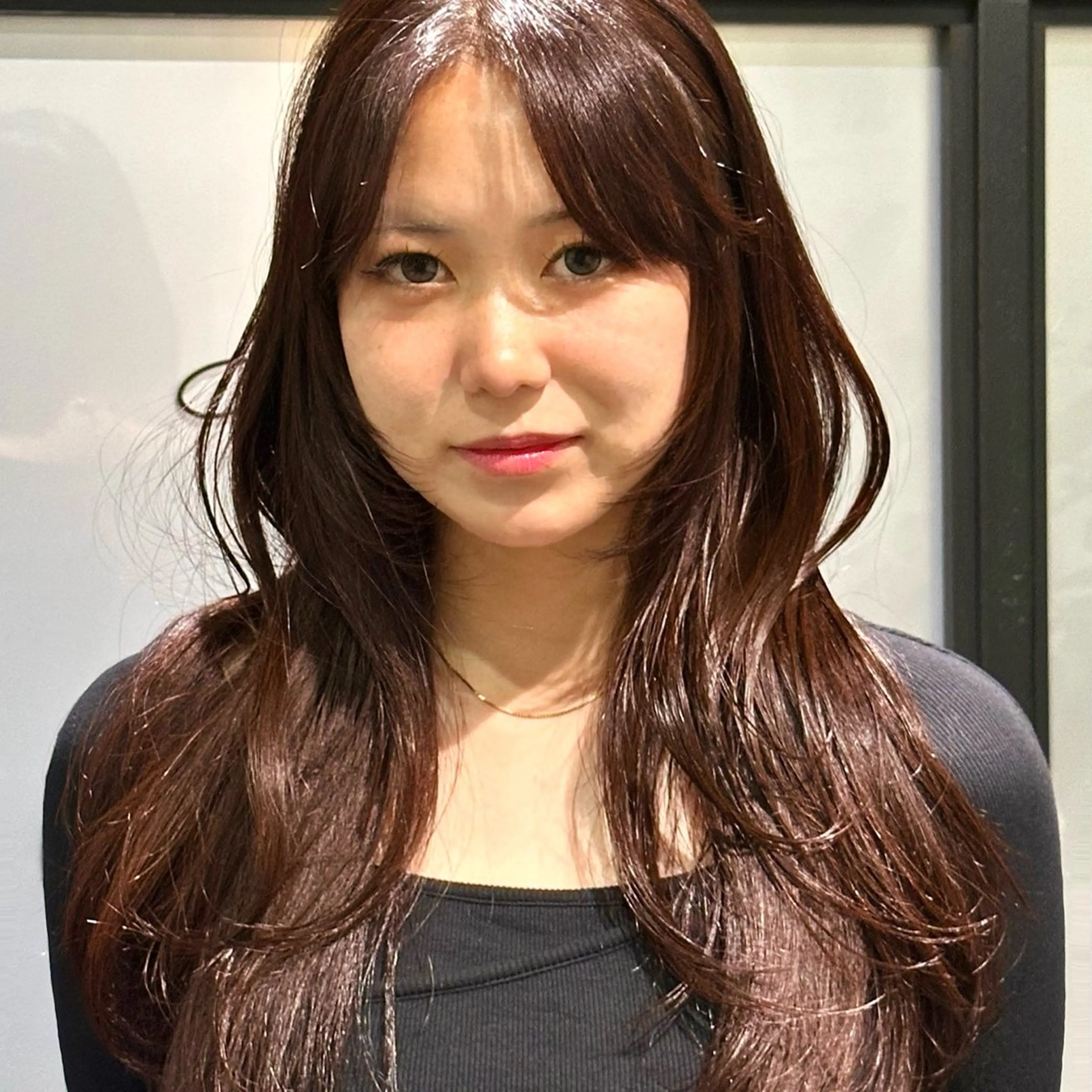 セミロング カラー ボルドーカラー ブラウンカラー マエダルイ🌐 レイヤースタイルのヘアスタイル