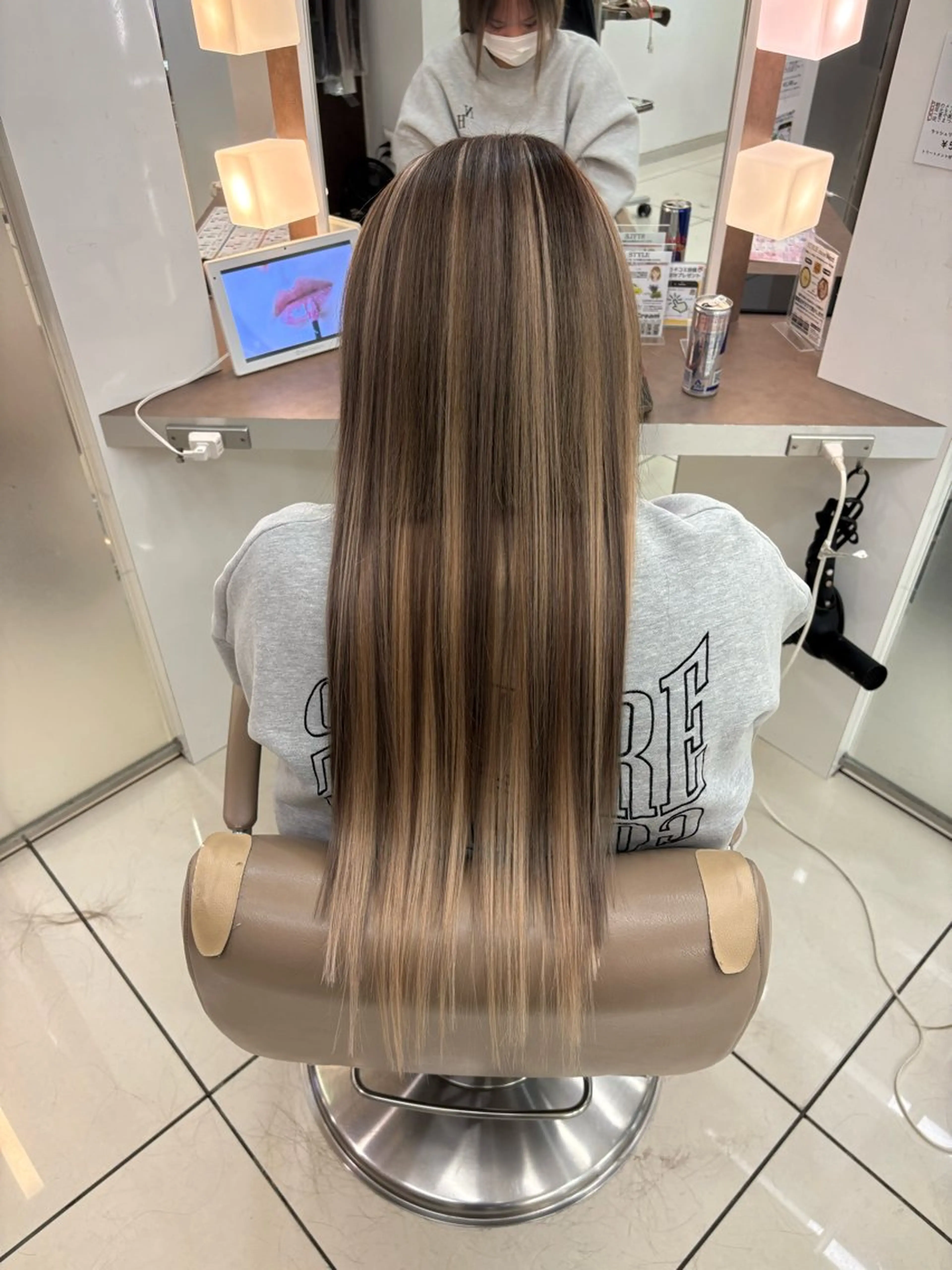 縮毛矯正/髪質改善 グレージュカラーのヘアスタイル