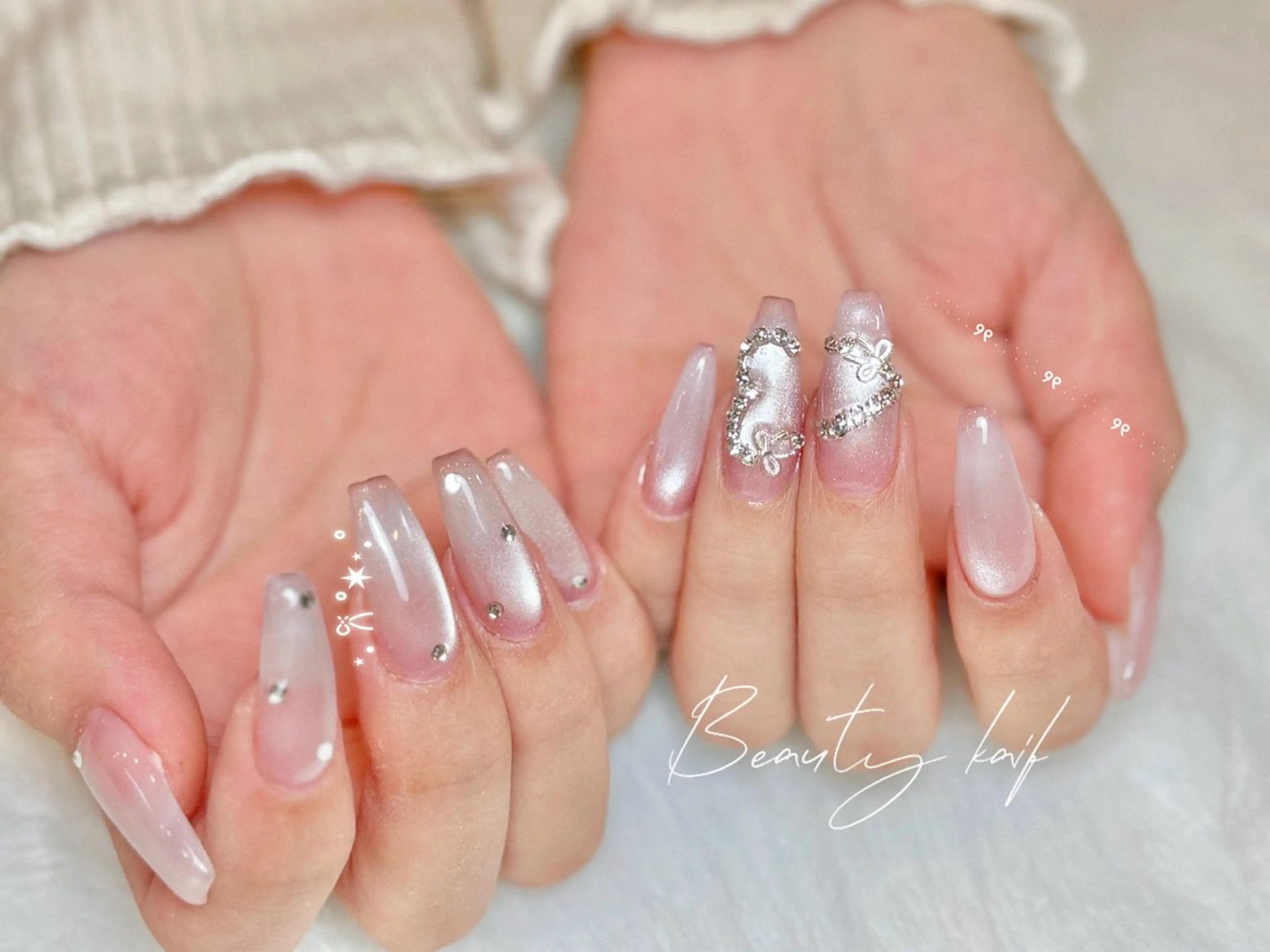 【チップスカルプ】マグネットor フラッシュネイル➕2個大きいパーツ/ハートチェーン+小粒ストーンの組み合わせの写真