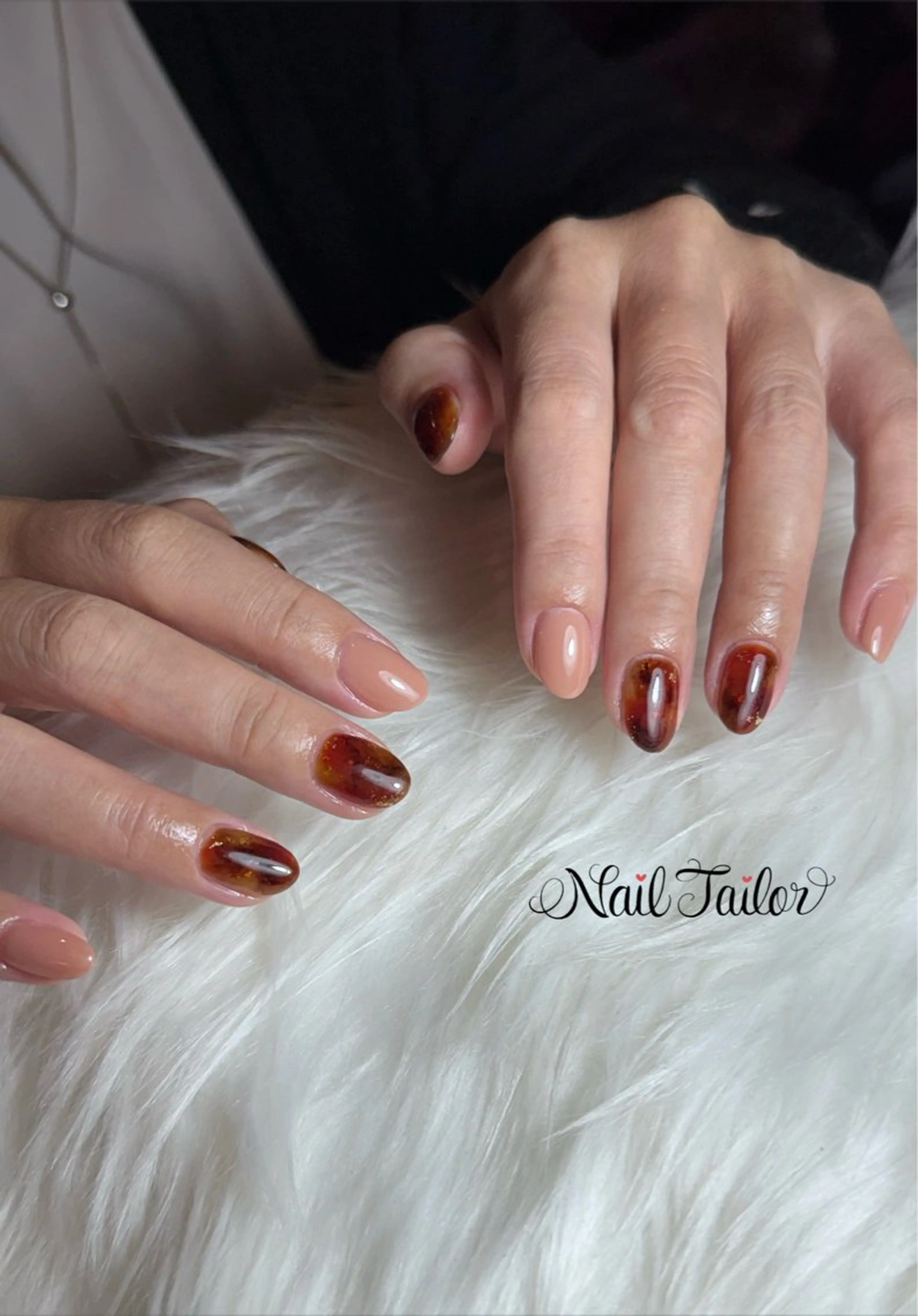 ネイル べっ甲ネイル ブラウン ニュアンスネイル オフィスネイル ハンドネイル NailTailor ネイルテイラーのネイルデザイン