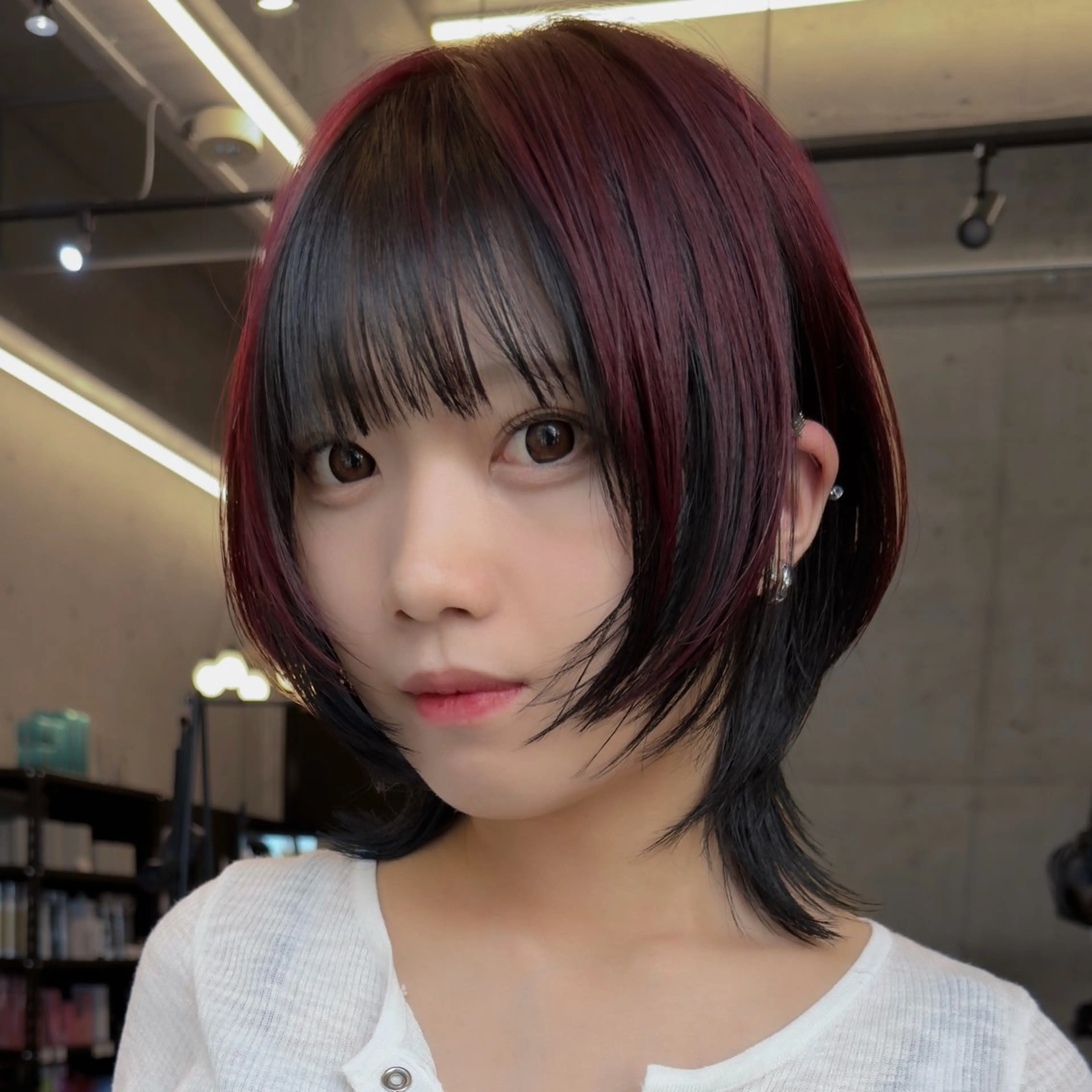 ショート カット ウルフ/レイヤー/ ブリーチカラーのヘアスタイル