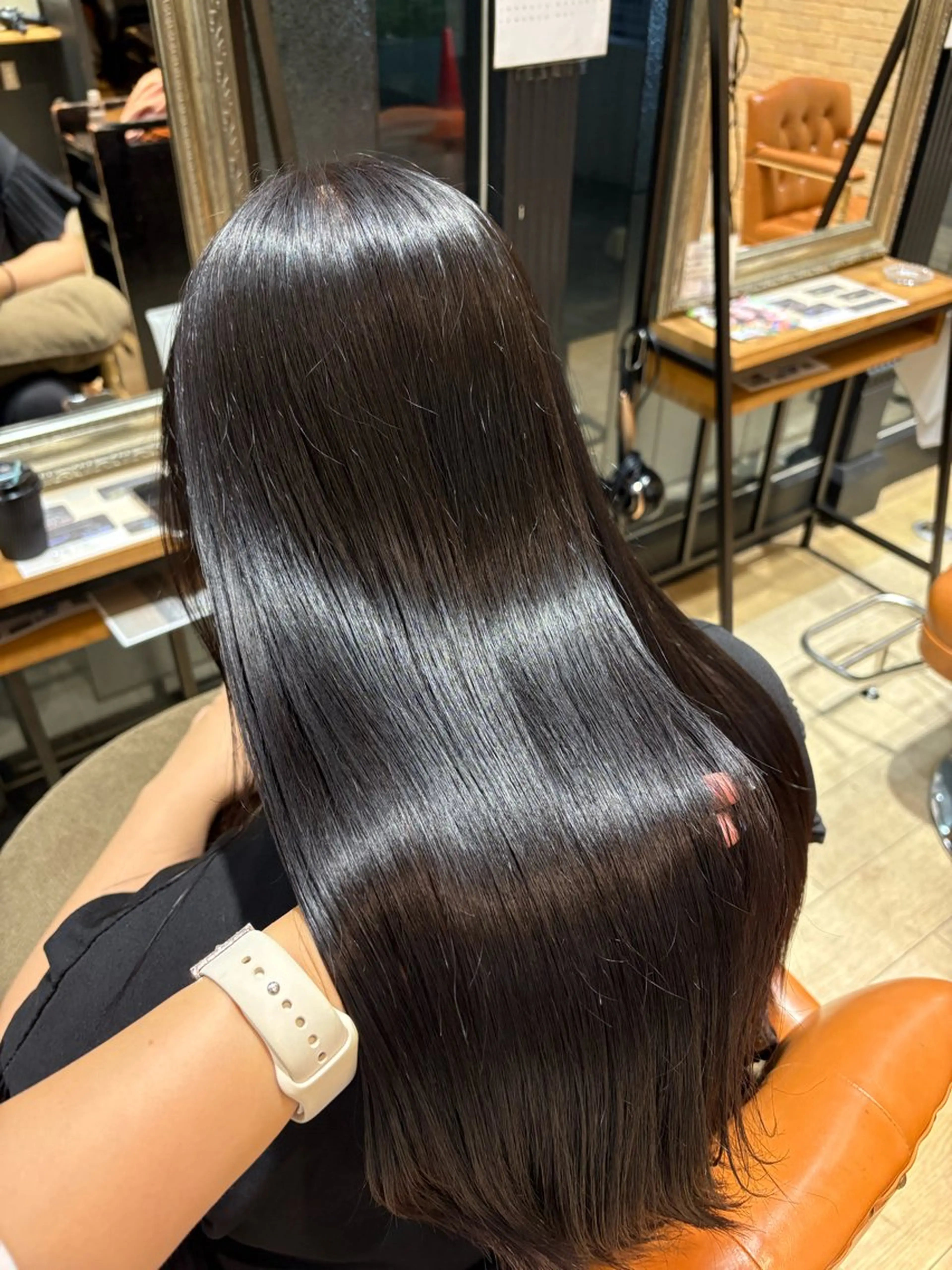 カラー ヘアカラー トリートメント しおり🍬 KOKORO🤍のヘアスタイル