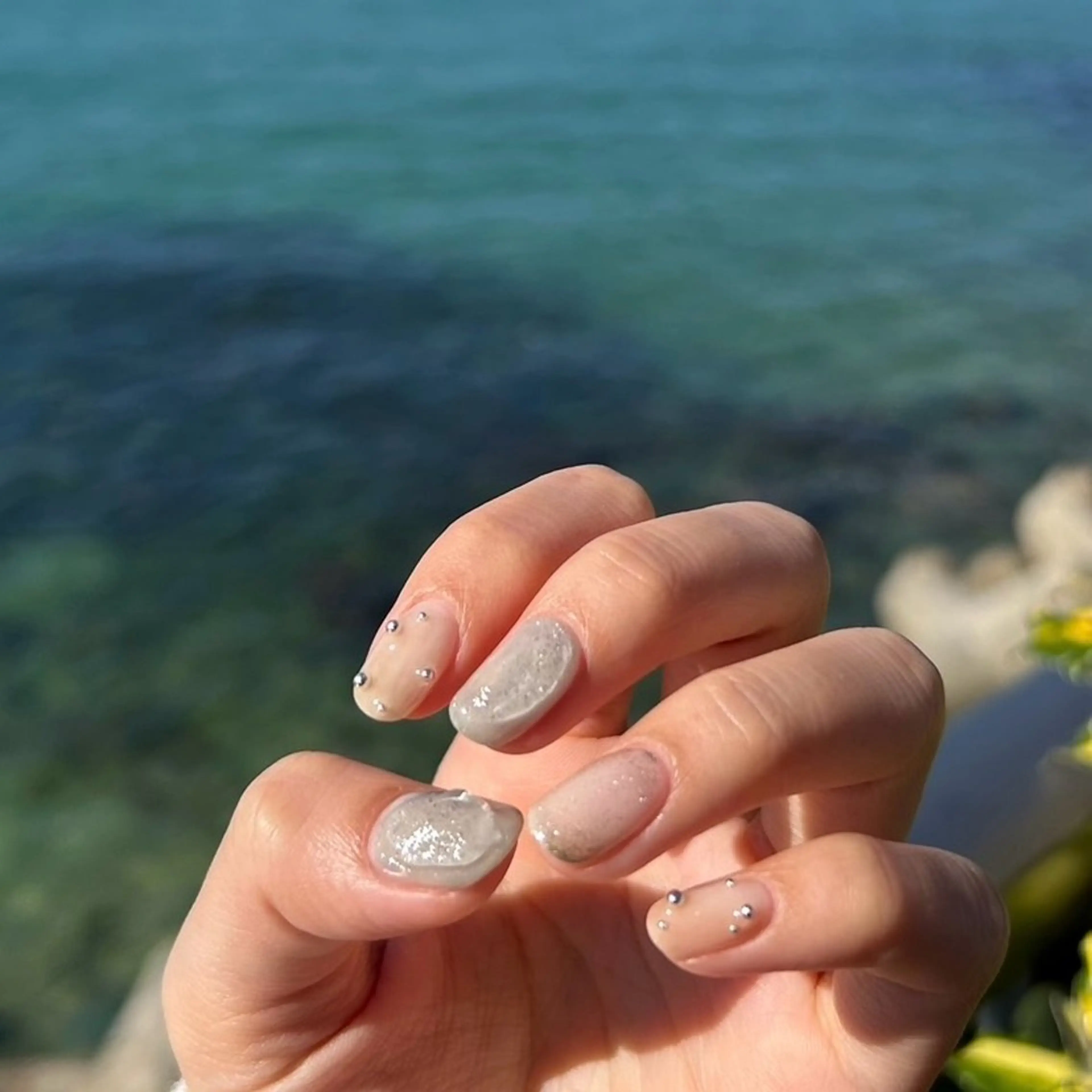 ネイル ニュアンスネイル シルバー ハンドネイル nail‪◯ petitnanoのネイルデザイン