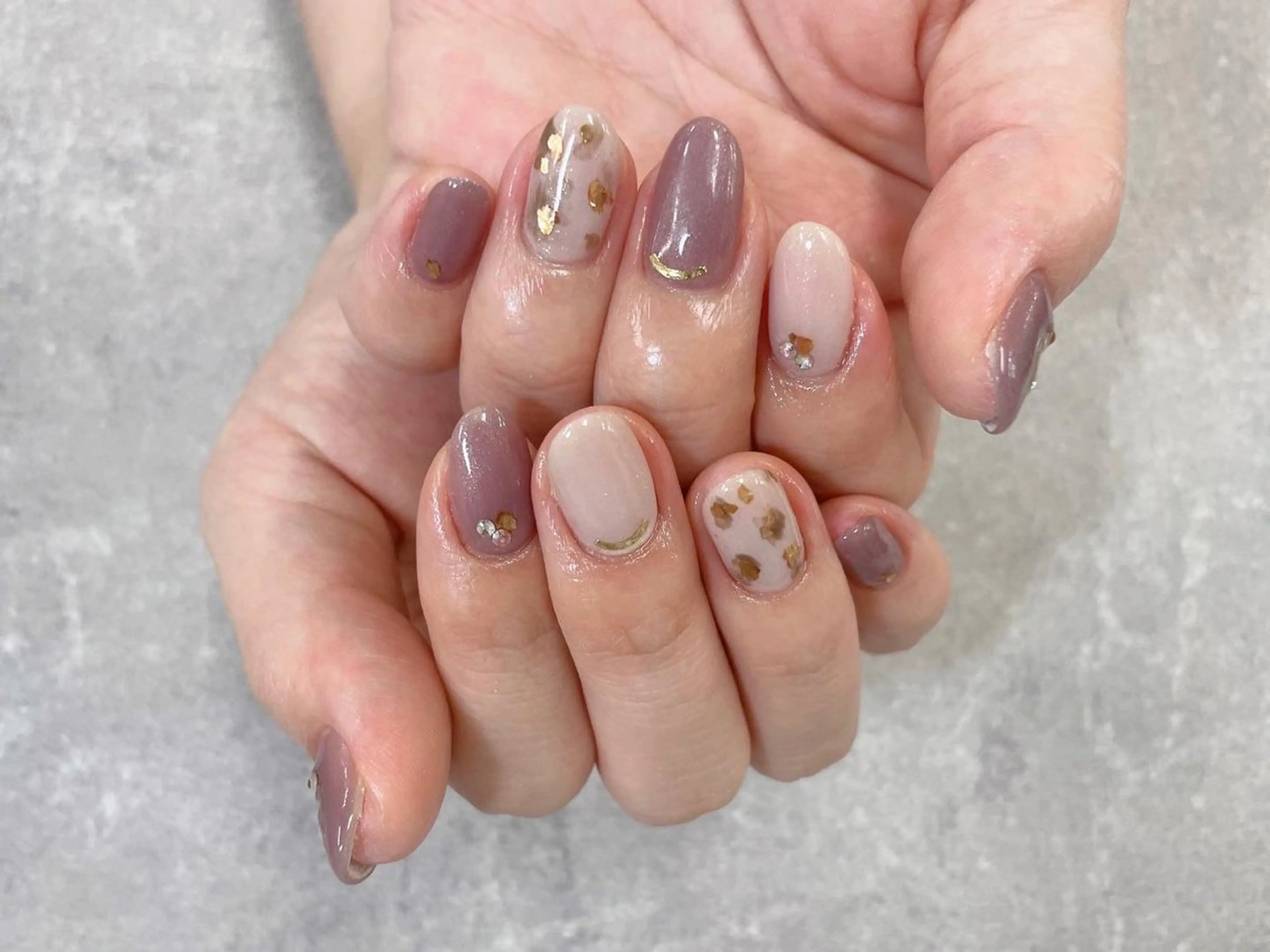 ネイル アニマル柄 ニュアンスネイル ストーンネイル foglia❁﻿. ⌇﻿imamuraのネイルデザイン