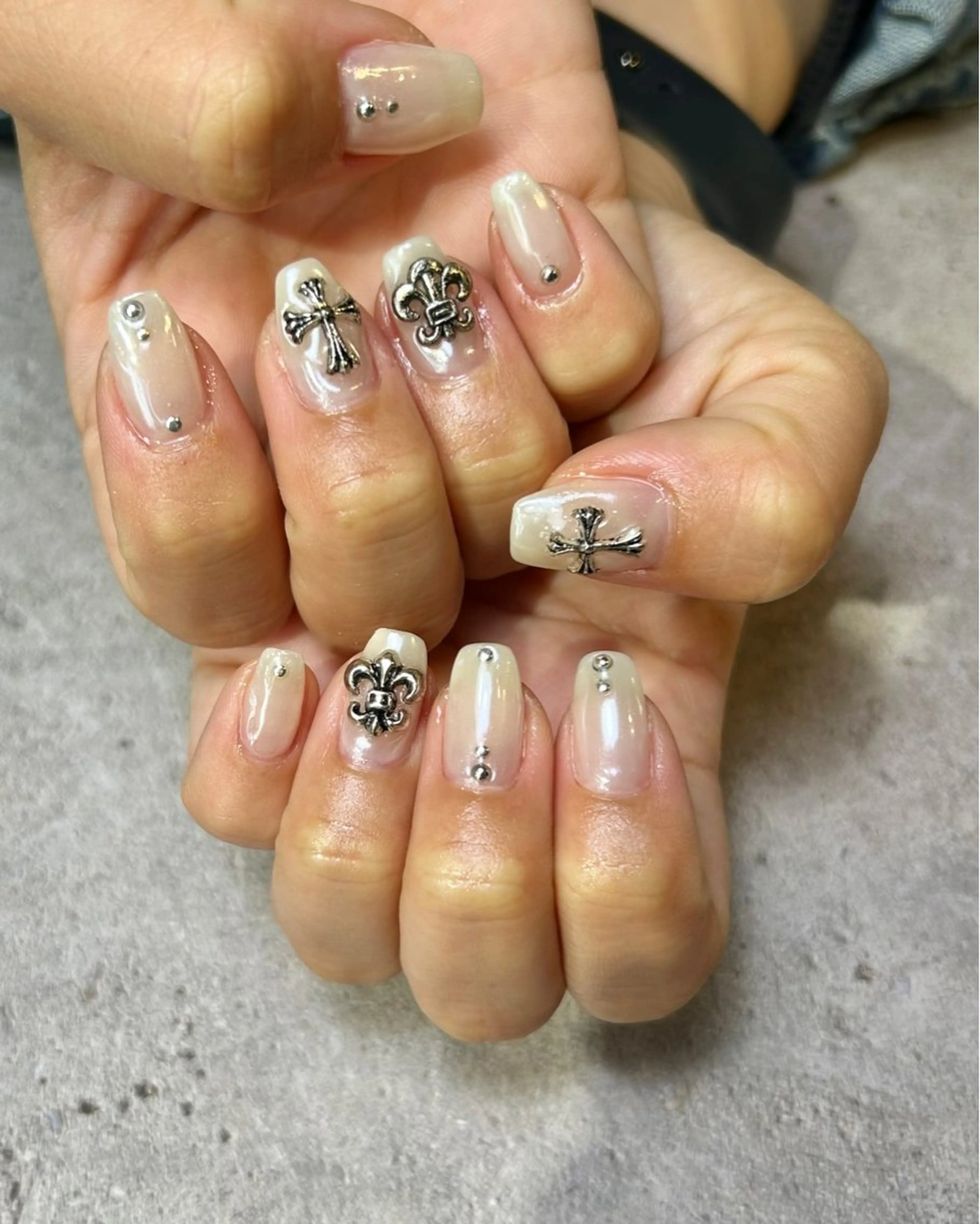 ネイル ミラーネイル 持ち込み シルバー ホワイト ハンドネイル Reflection marikoのネイルデザイン
