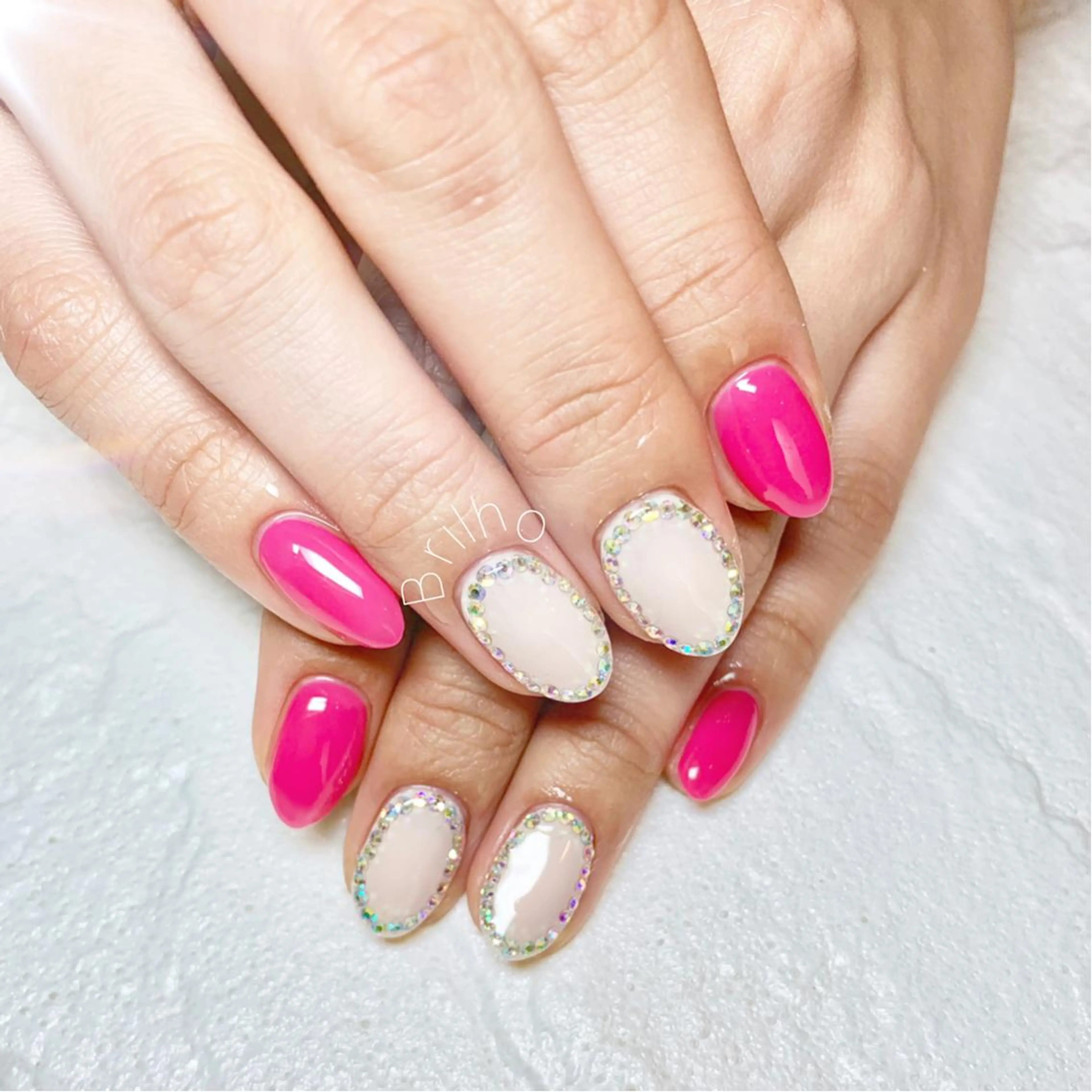 ミディアム Brilho SERIHOのネイルデザイン