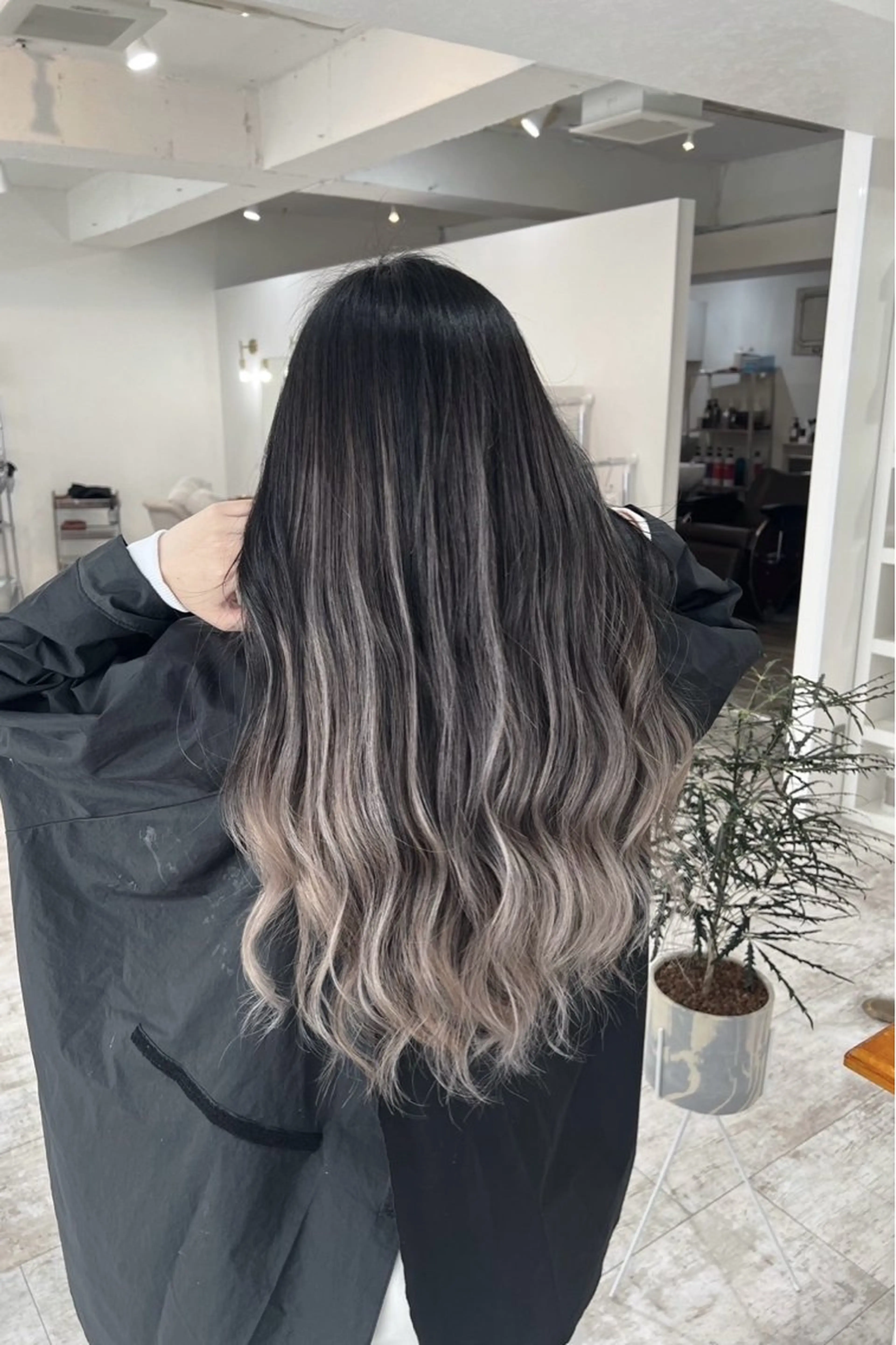 ロング カラー バレイヤージュ グレージュ レイヤーカット ヘアカラー トリートメント ROBIN所属・指名数No.1 /NAOYAのヘアスタイル