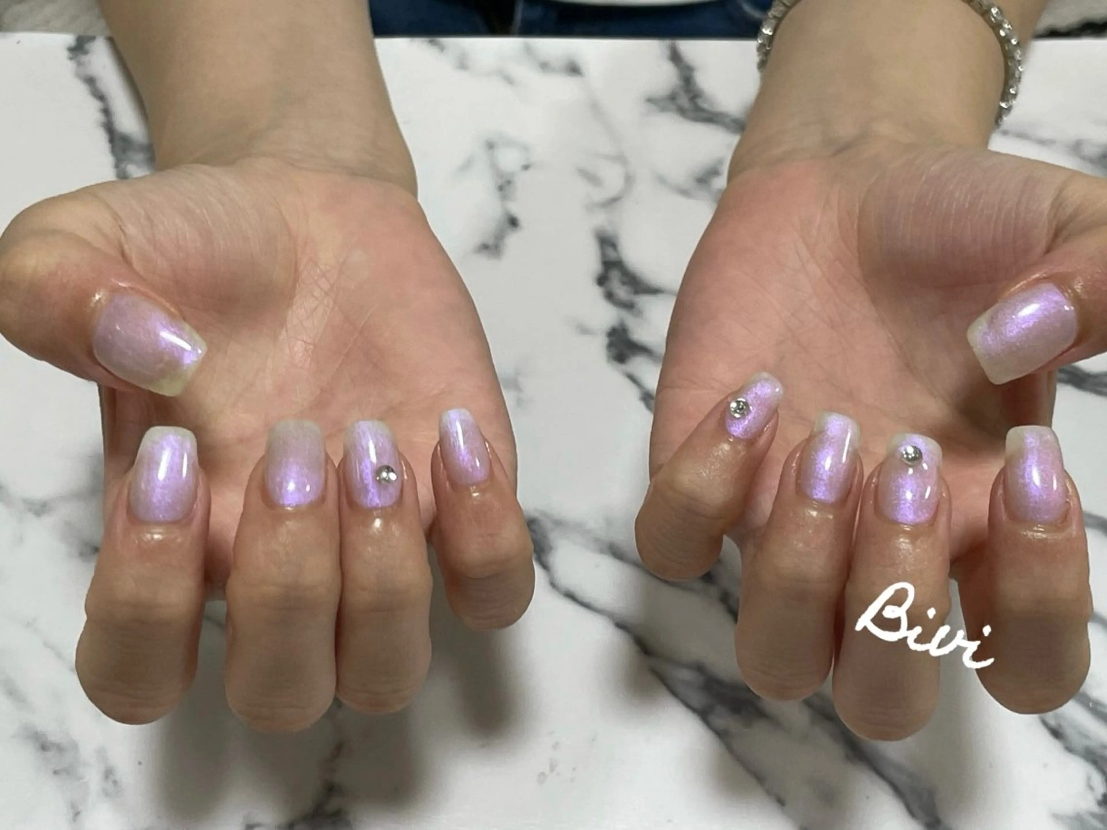 ネイル アートネイル フラッシュネイル ラメ(グリッター) シルバー スクエアネイル ♡Bivi♡自爪に 優しいネイルサロンのネイルデザイン