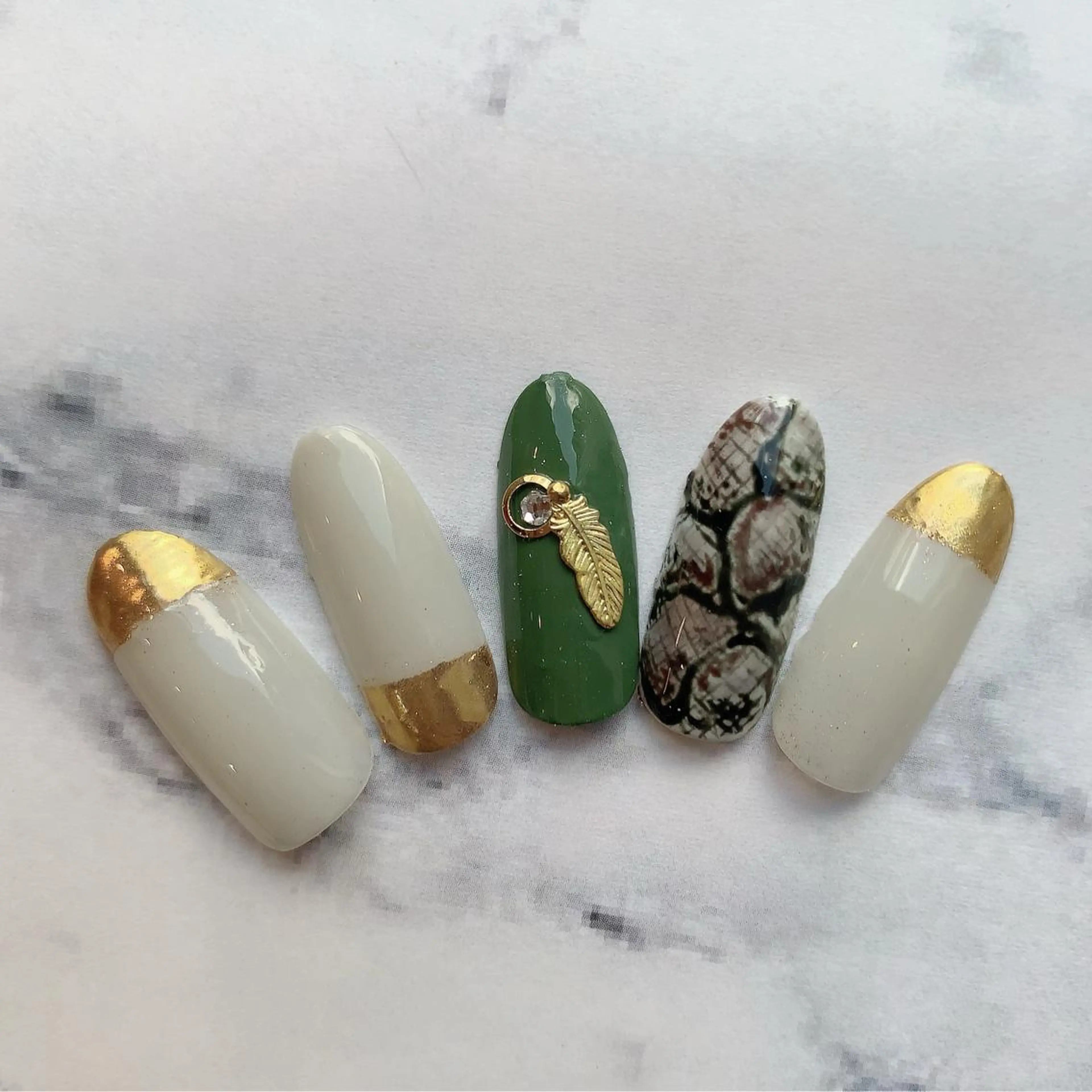 ネイル アニマル柄 ネイルチップ ハンドネイル フットネイル Adite nailのネイルデザイン