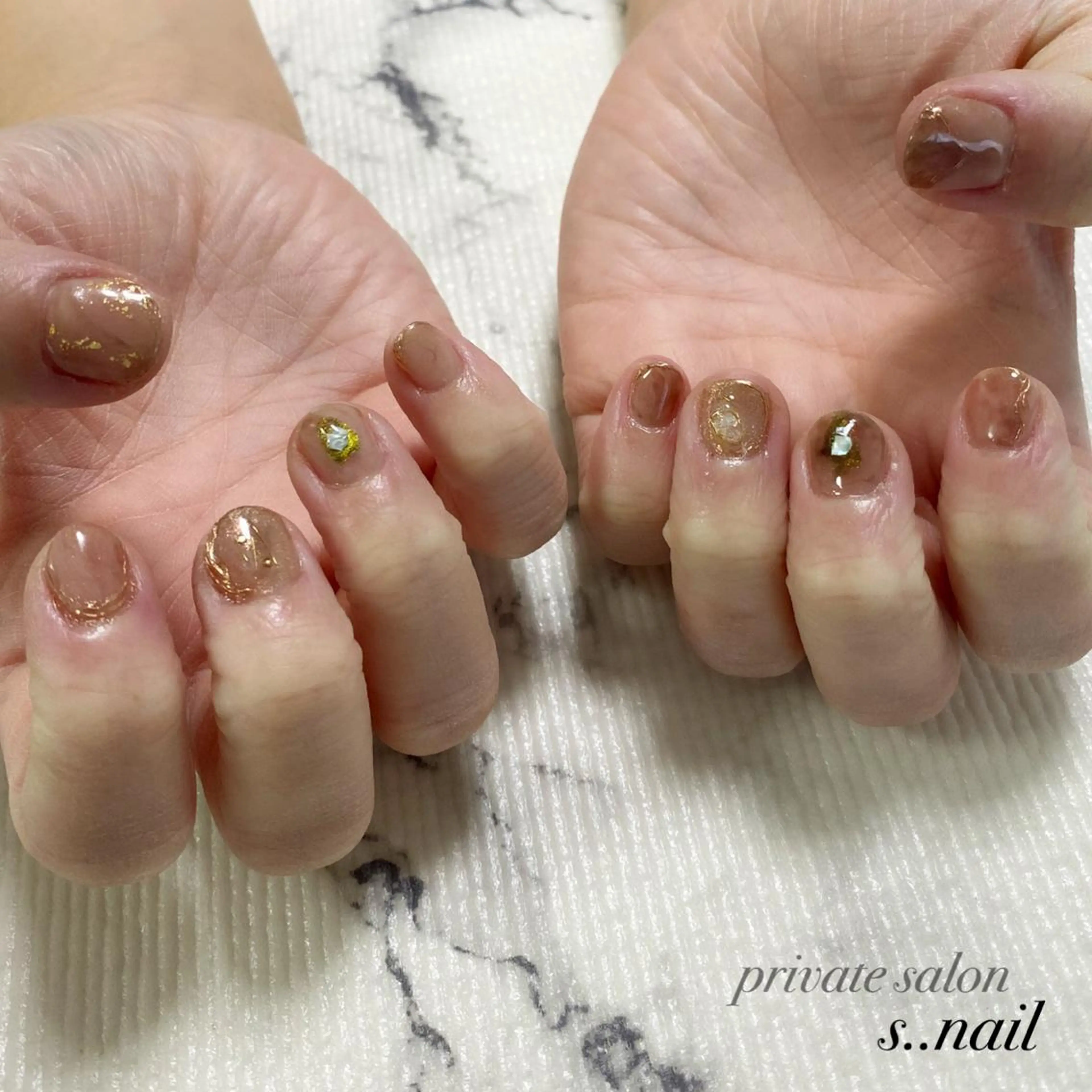 ネイル ブラウン ニュアンスネイル ハンドネイル フットネイル s..nail / MORITAのネイルデザイン