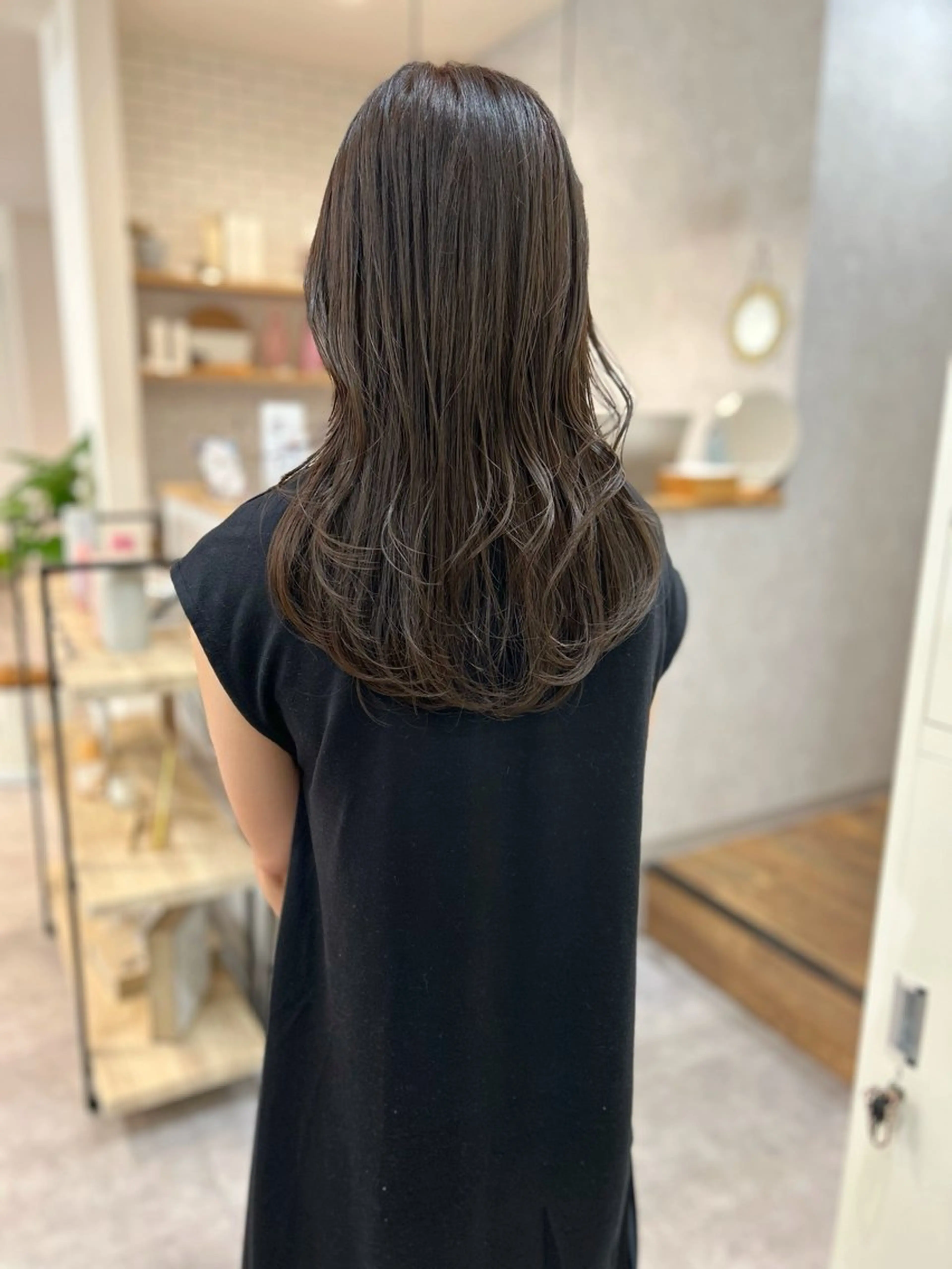 ロング カラー ブリーチ 透明感カラー グレージュ ミルクティーグレージュ ブリーチなしカラー カット ヘアカラー トリートメント ボブ/ハイトーン 福生Radix 下田のヘアスタイル