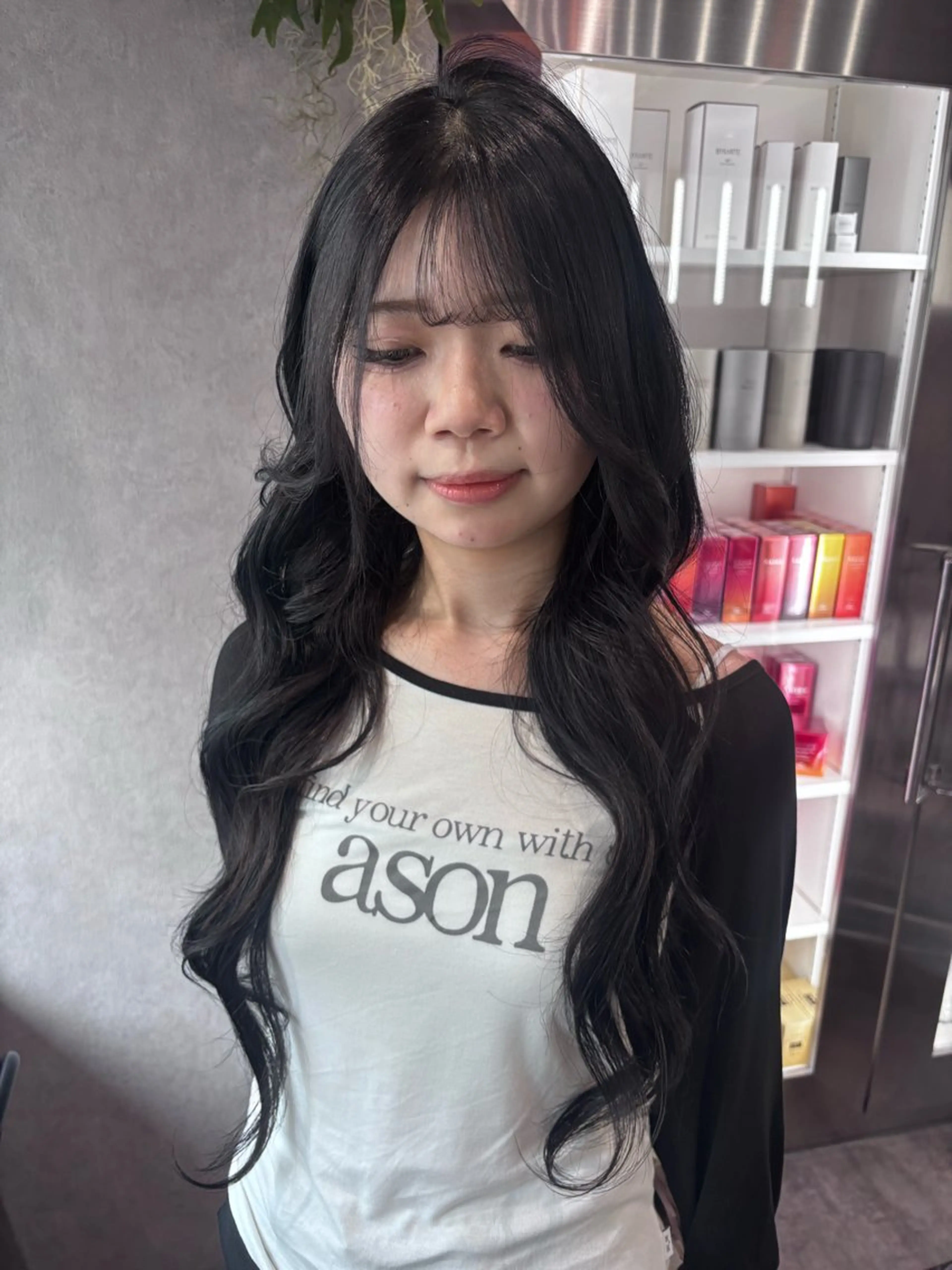 ロング カラー ヘアアレンジ 切りっぱなしボブ 黒髪 ブリーチ ダブルカラー イヤリングカラー ヘアカラー iona/ハイトーン /ネイルのネイルデザイン