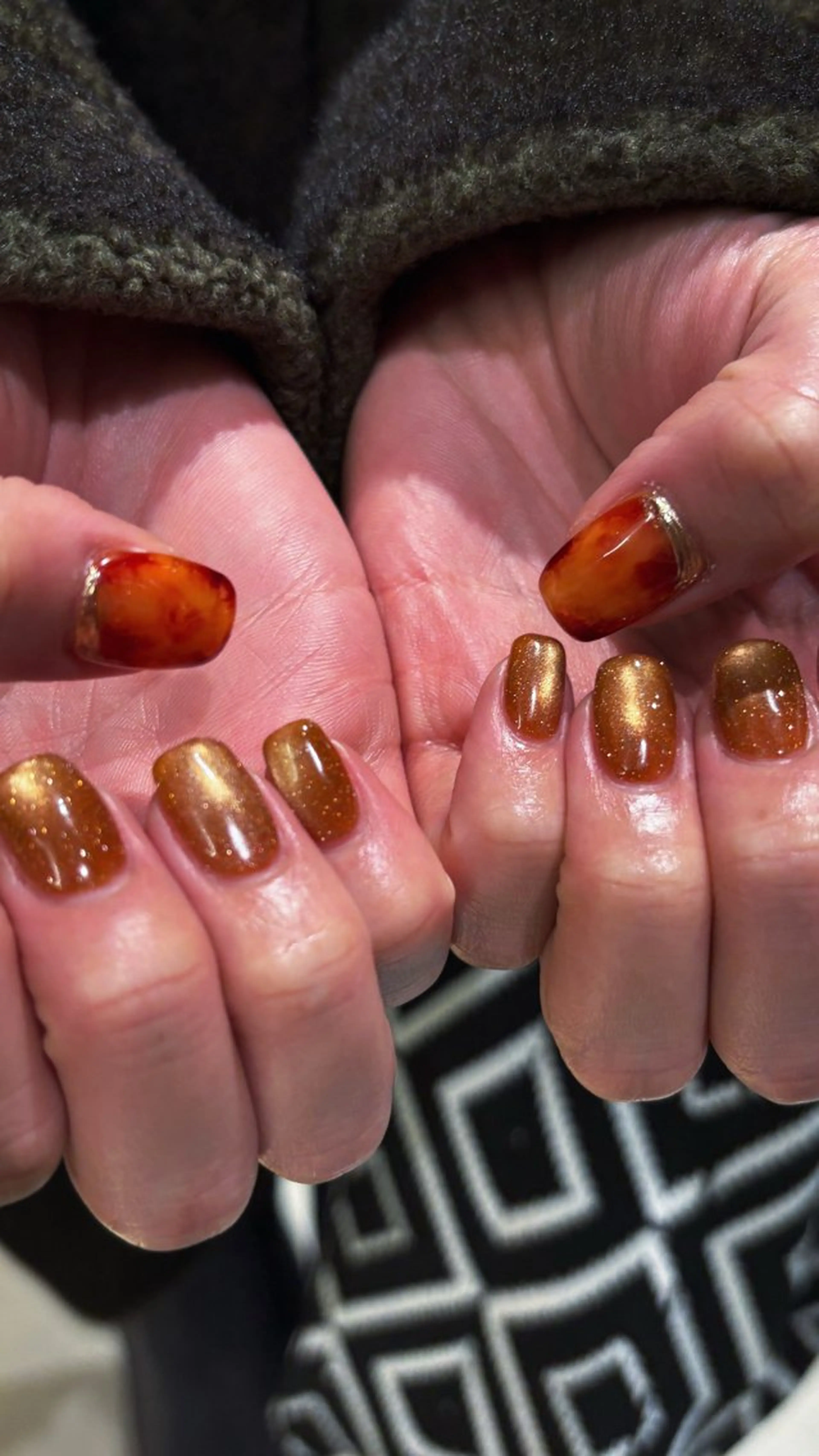 ネイル べっ甲ネイル フラッシュネイル フラッシュマグ ハンドネイル Miura.H 🦋🫧のネイルデザイン