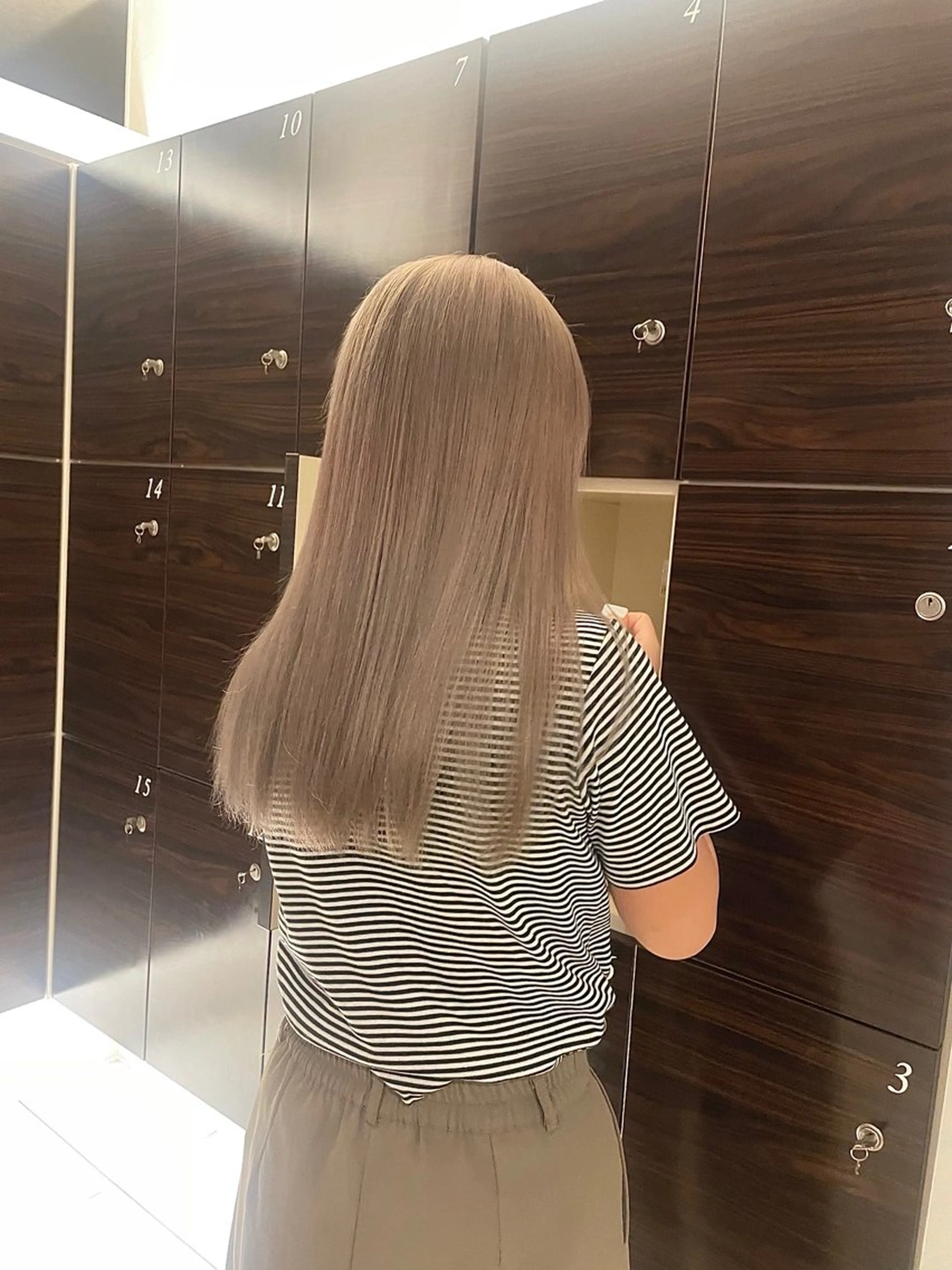 カラー ベージュ/透明感/ 桃子🎀のヘアスタイル