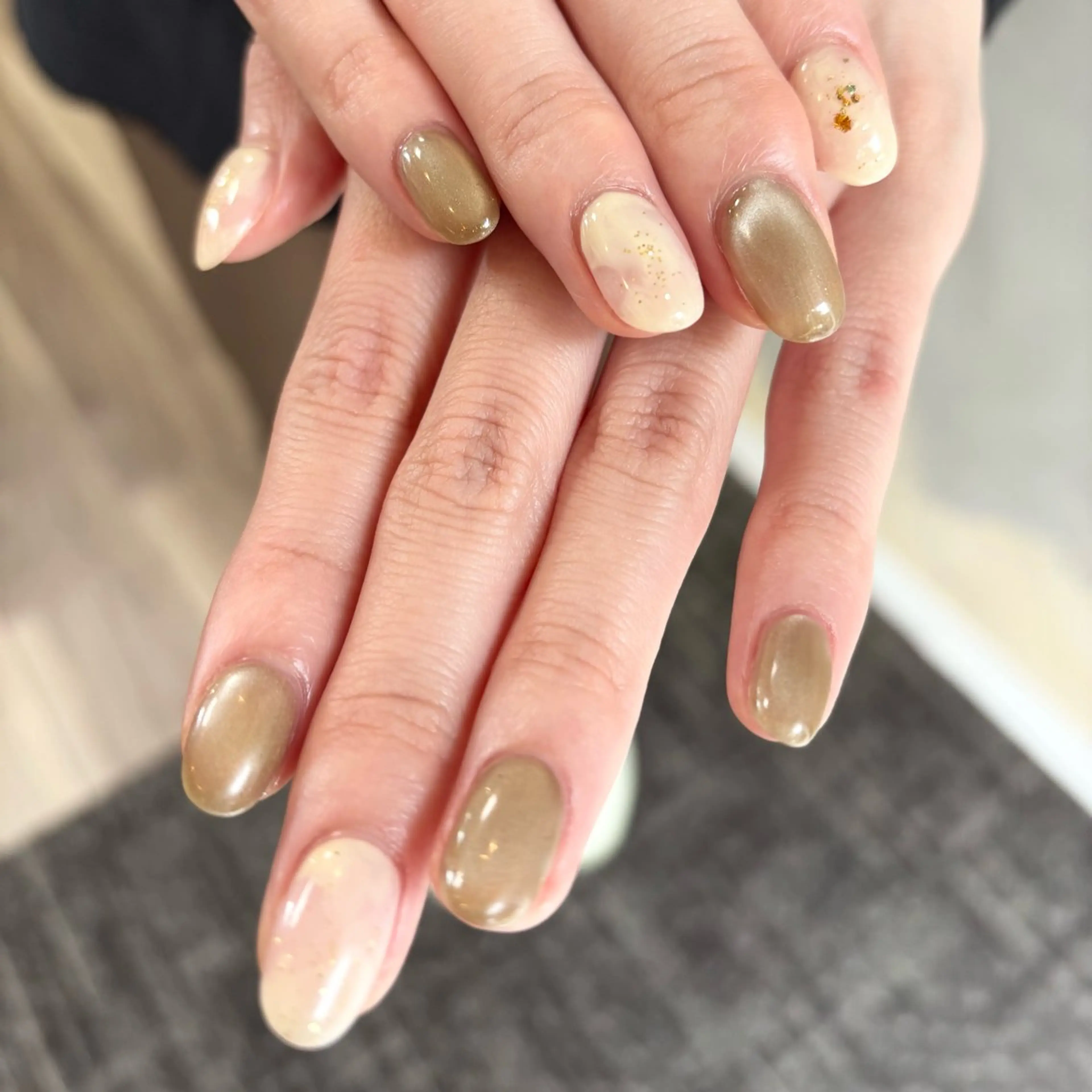 ネイル マグネットネイル ニュアンスネイル lealea Ayakaのネイルデザイン