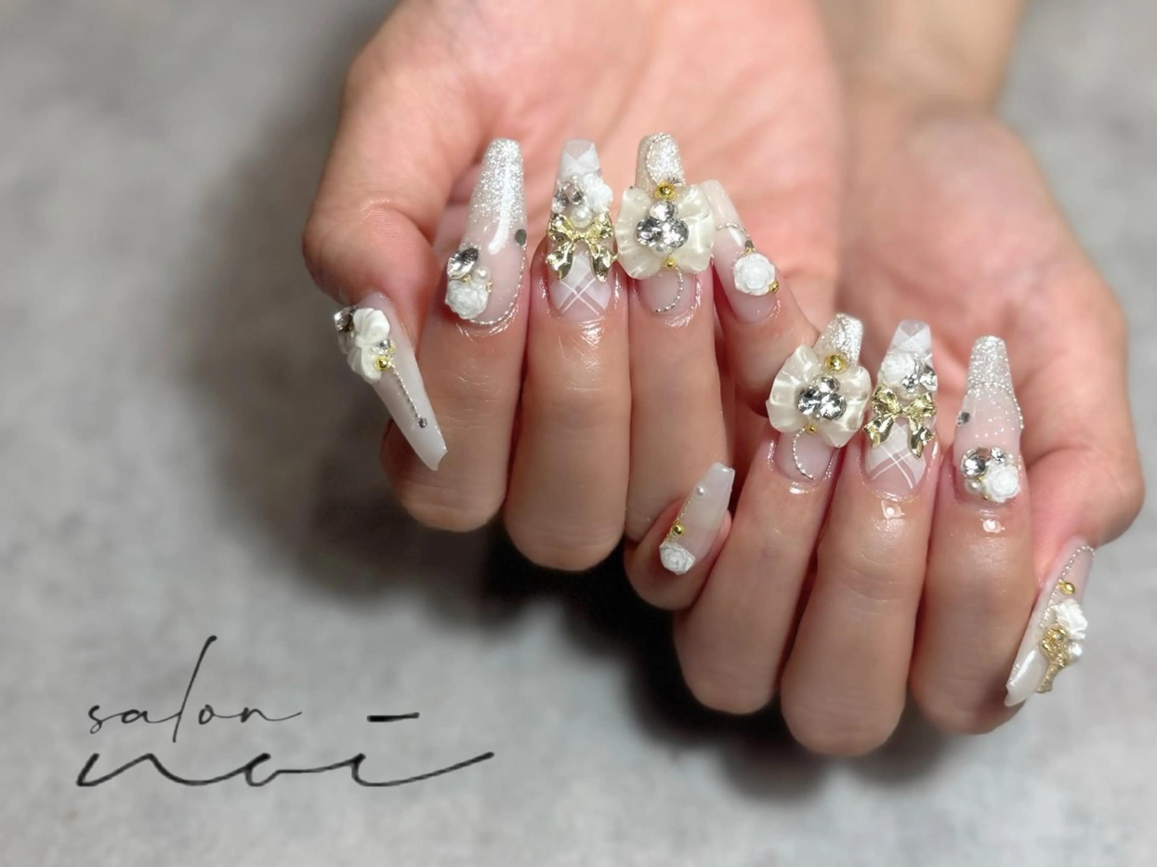 ネイル ストーンネイル salon noiのネイルデザイン